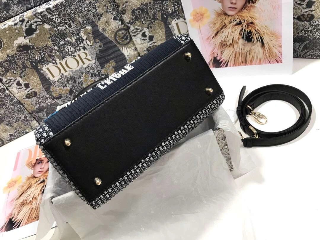 MOMO---Lady embroidery M0565 item :063B00E2102
