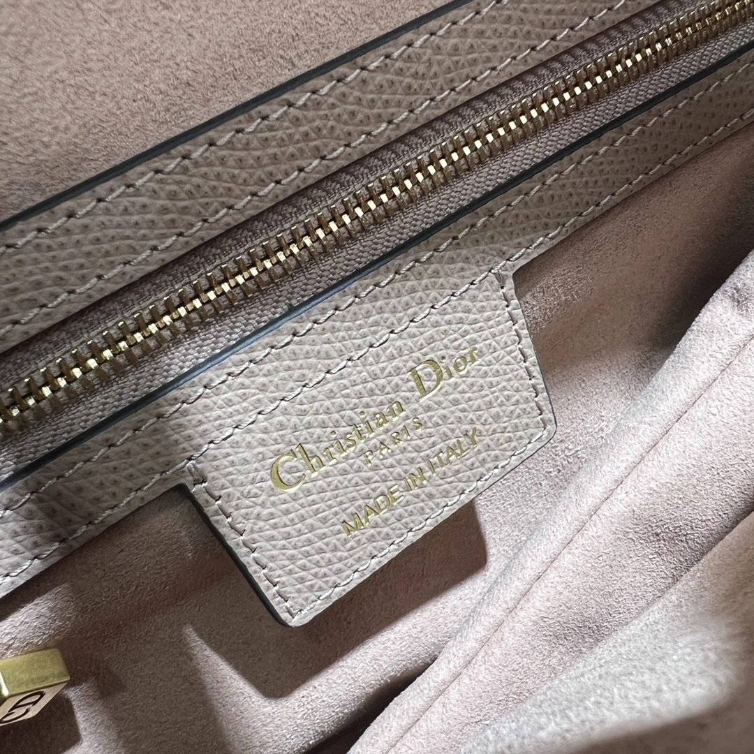 MOMO-- M0455CBAA-M51U item：C-B000F1305Y