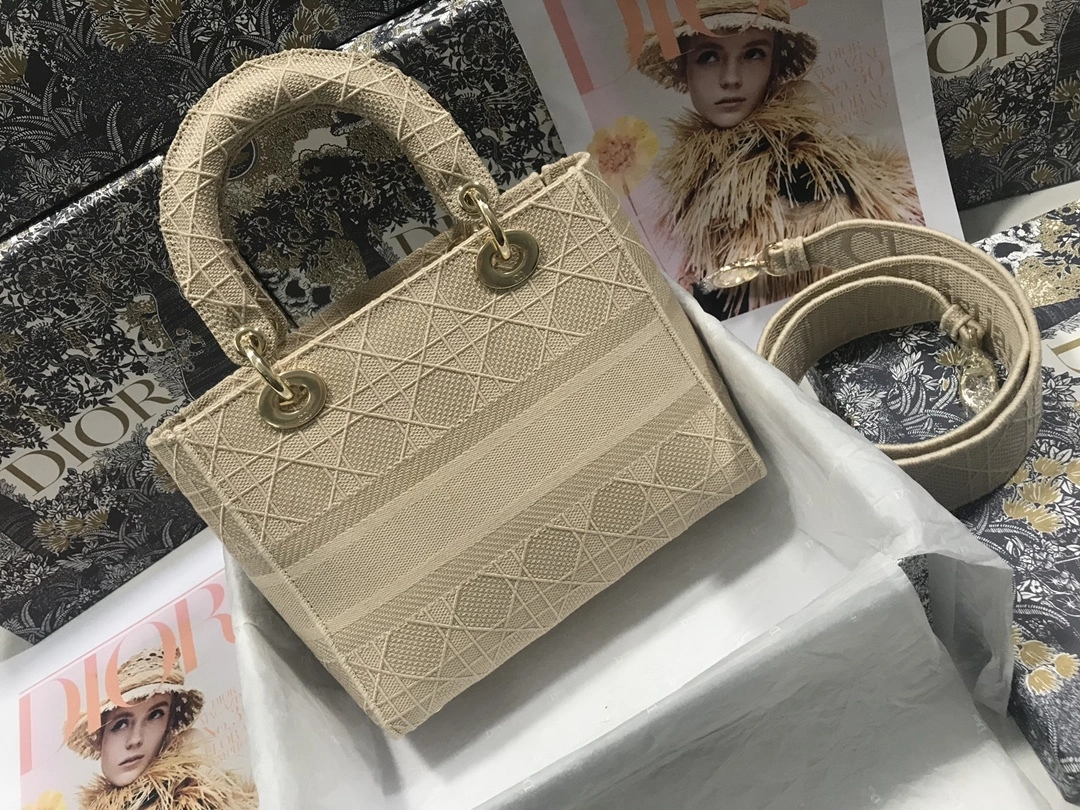 MOMO-- M0565OREY-M919 item：C-B063F1323Y
