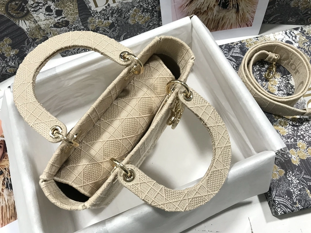 MOMO-- M0565OREY-M919 item：C-B063F1323Y