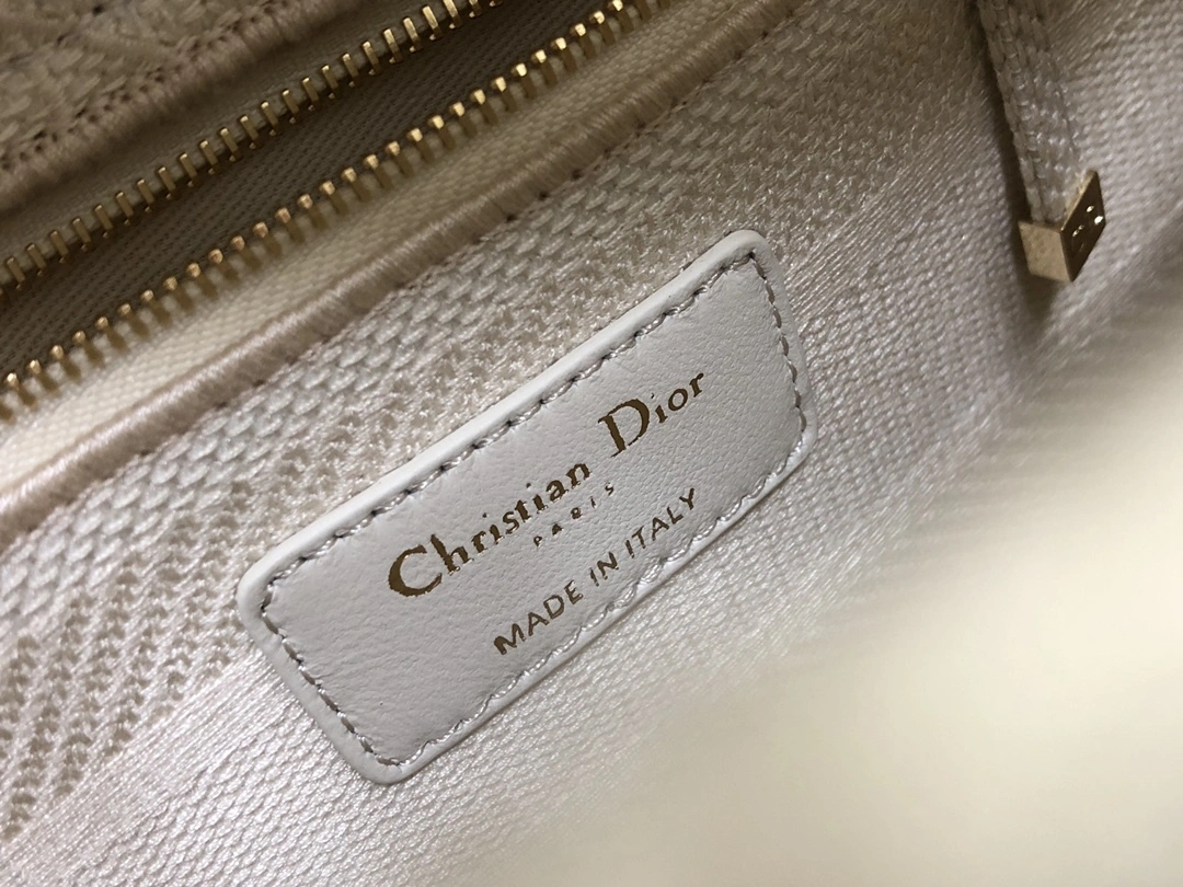 MOMO-- M0565OREY-M919 item：C-B063F1323Y