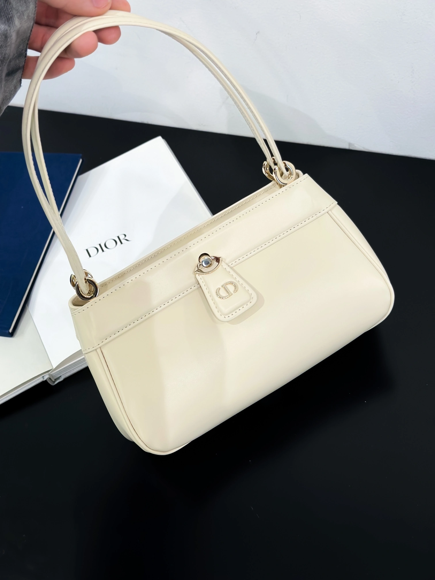 MOMO-- M1844OBEQ-M49U high quality version item：C-B007F1859R