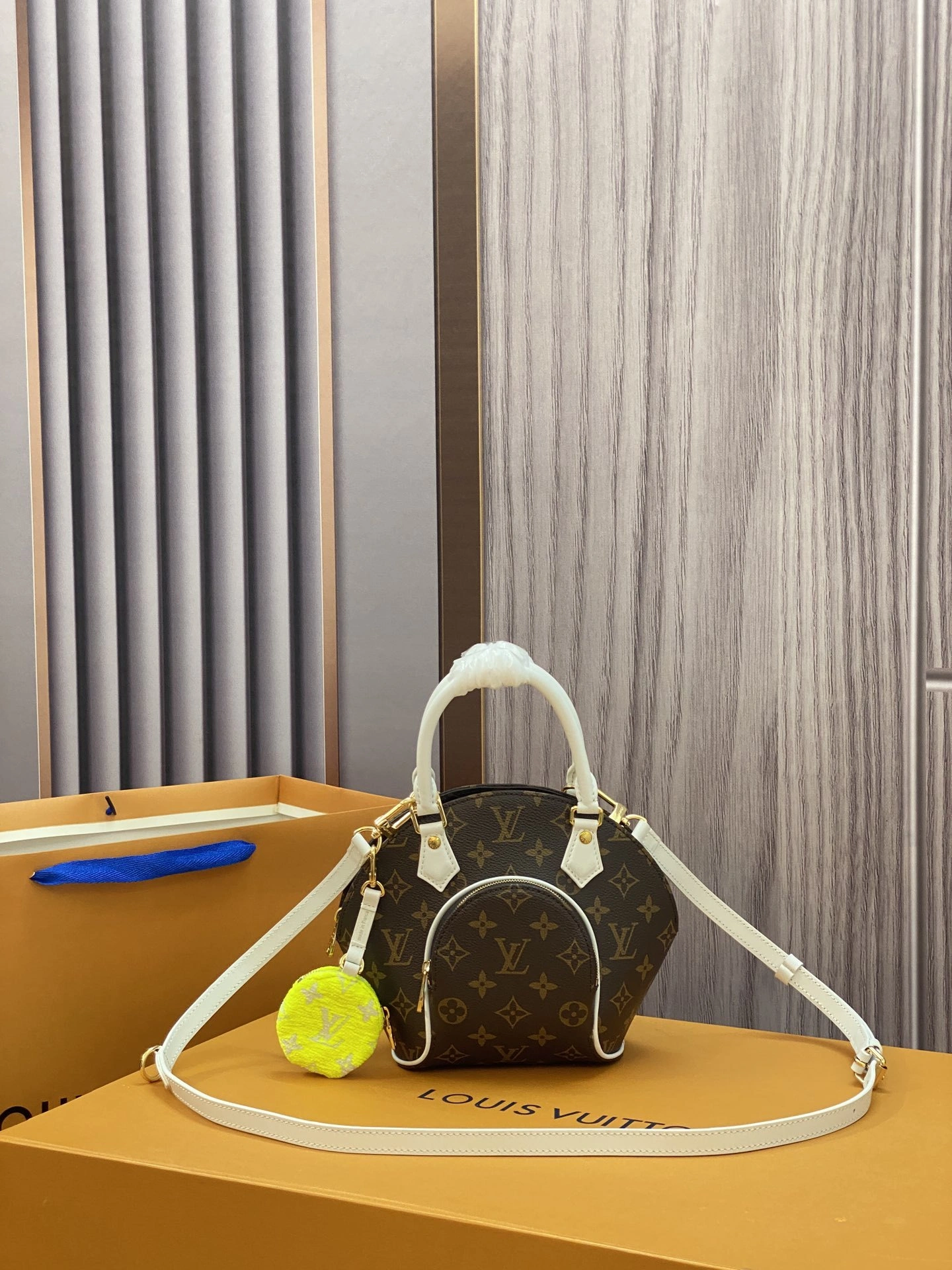 MOMO-- M20752 item：C-B808E3112R