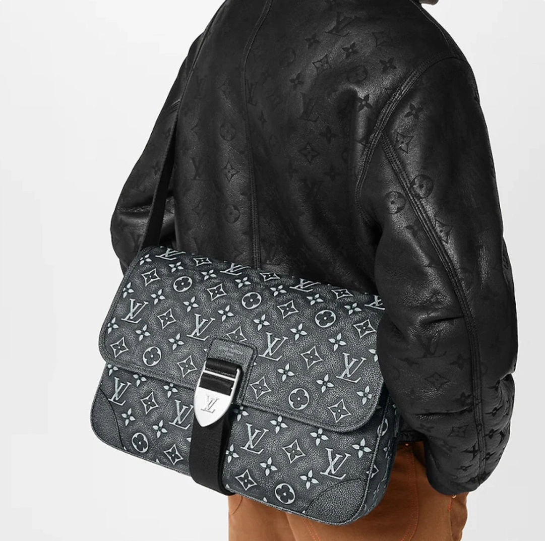 MOMO-- M21358 item：C-B808E3116R