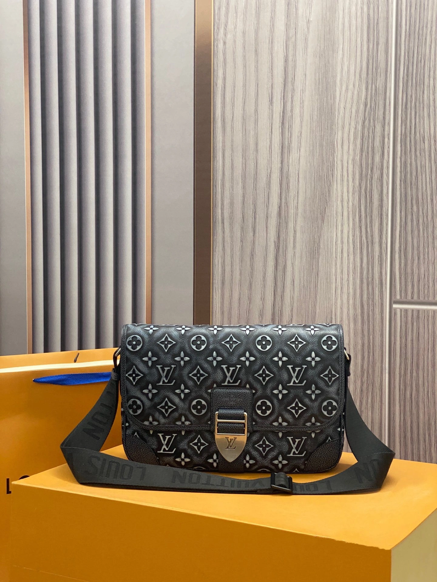 MOMO-- M21358 item：C-B808E3116R