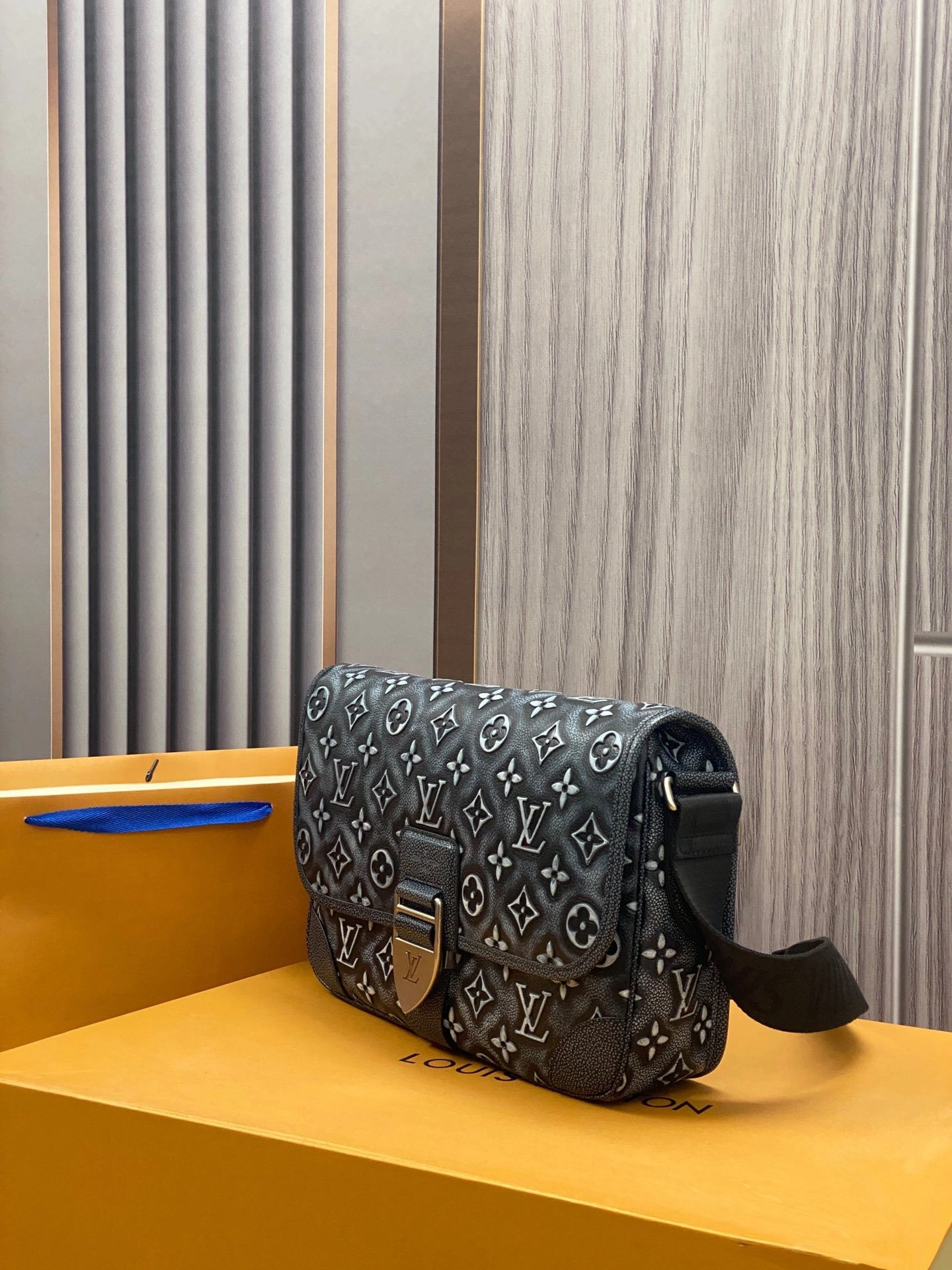 MOMO-- M21358 item：C-B808E3116R
