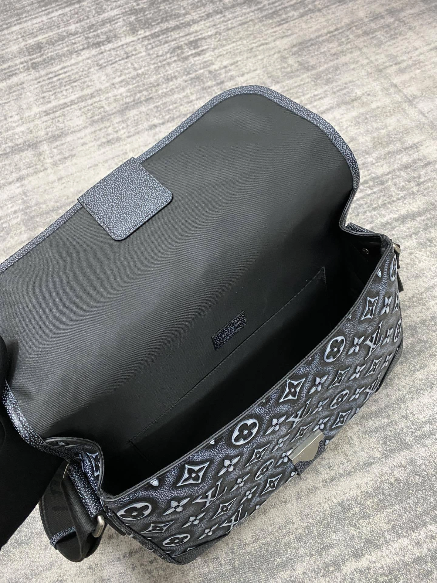 MOMO-- M21358 item：C-B808E3116R