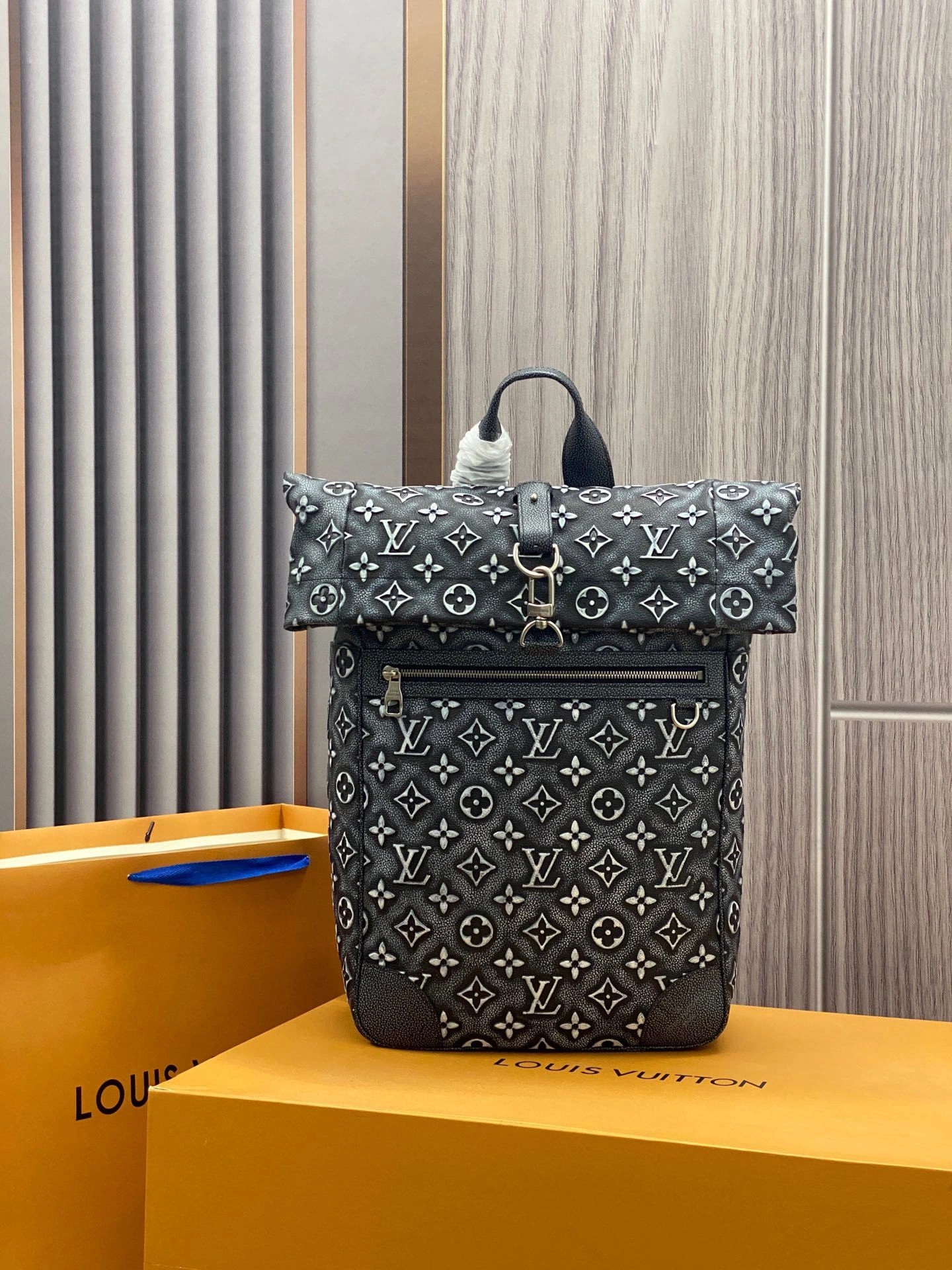 MOMO-- M21359 item：C-B808E3111R