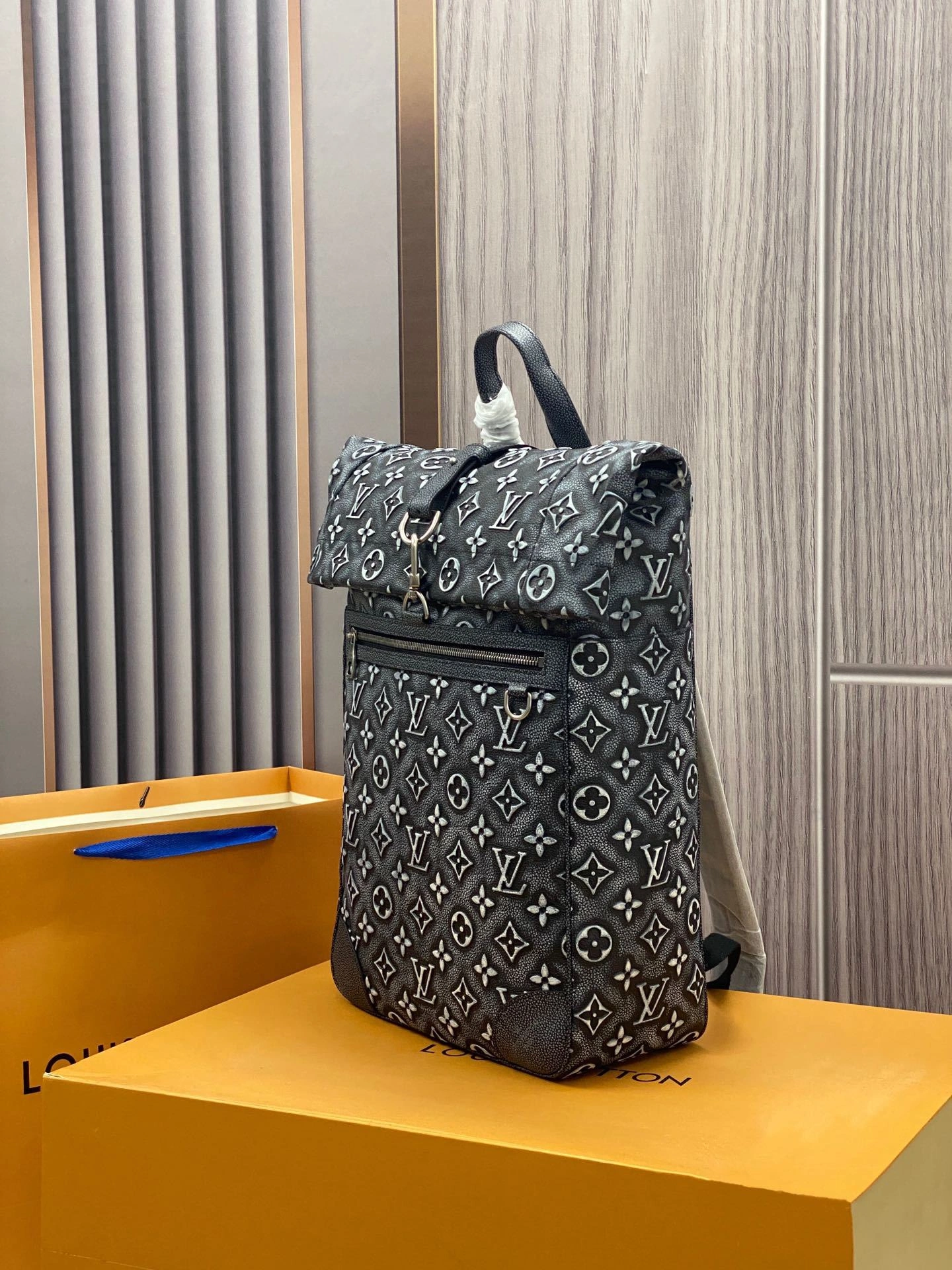 MOMO-- M21359 item：C-B808E3111R