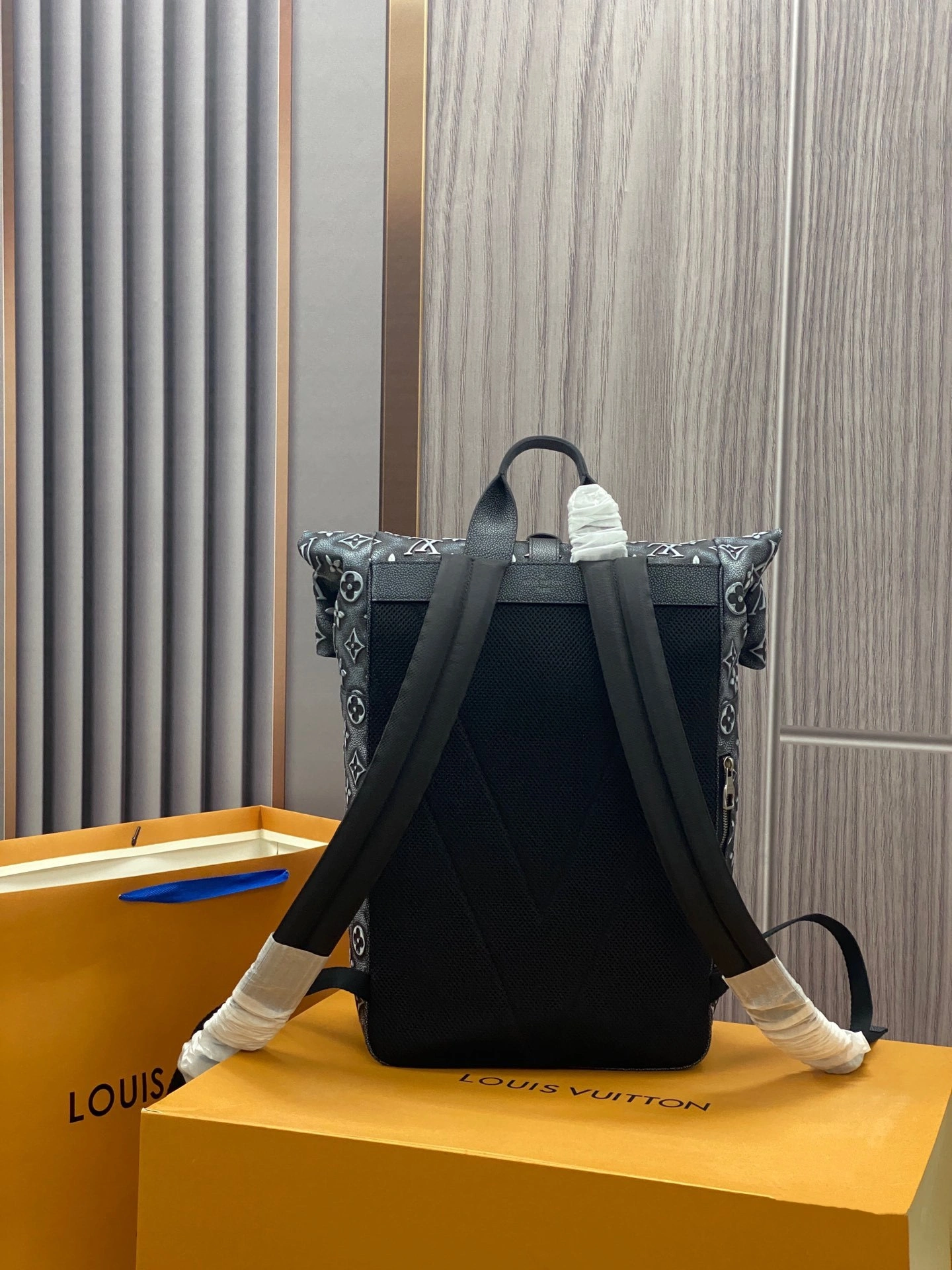 MOMO-- M21359 item：C-B808E3111R