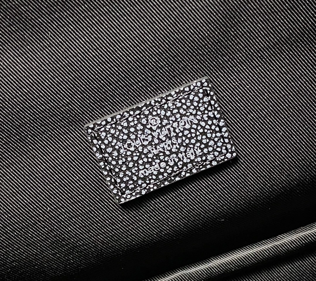 MOMO-- M21359 item：C-B808E3111R