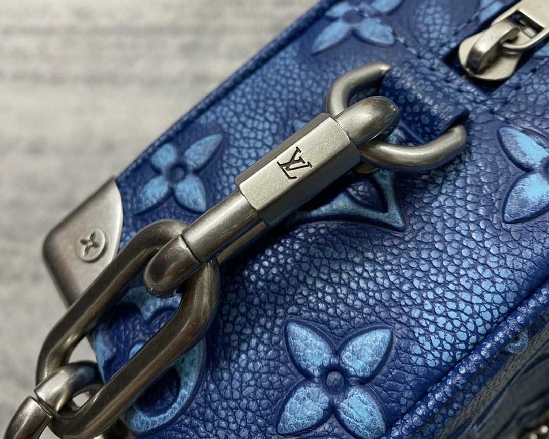 MOMO-- M21368 item：C-B808E3119R
