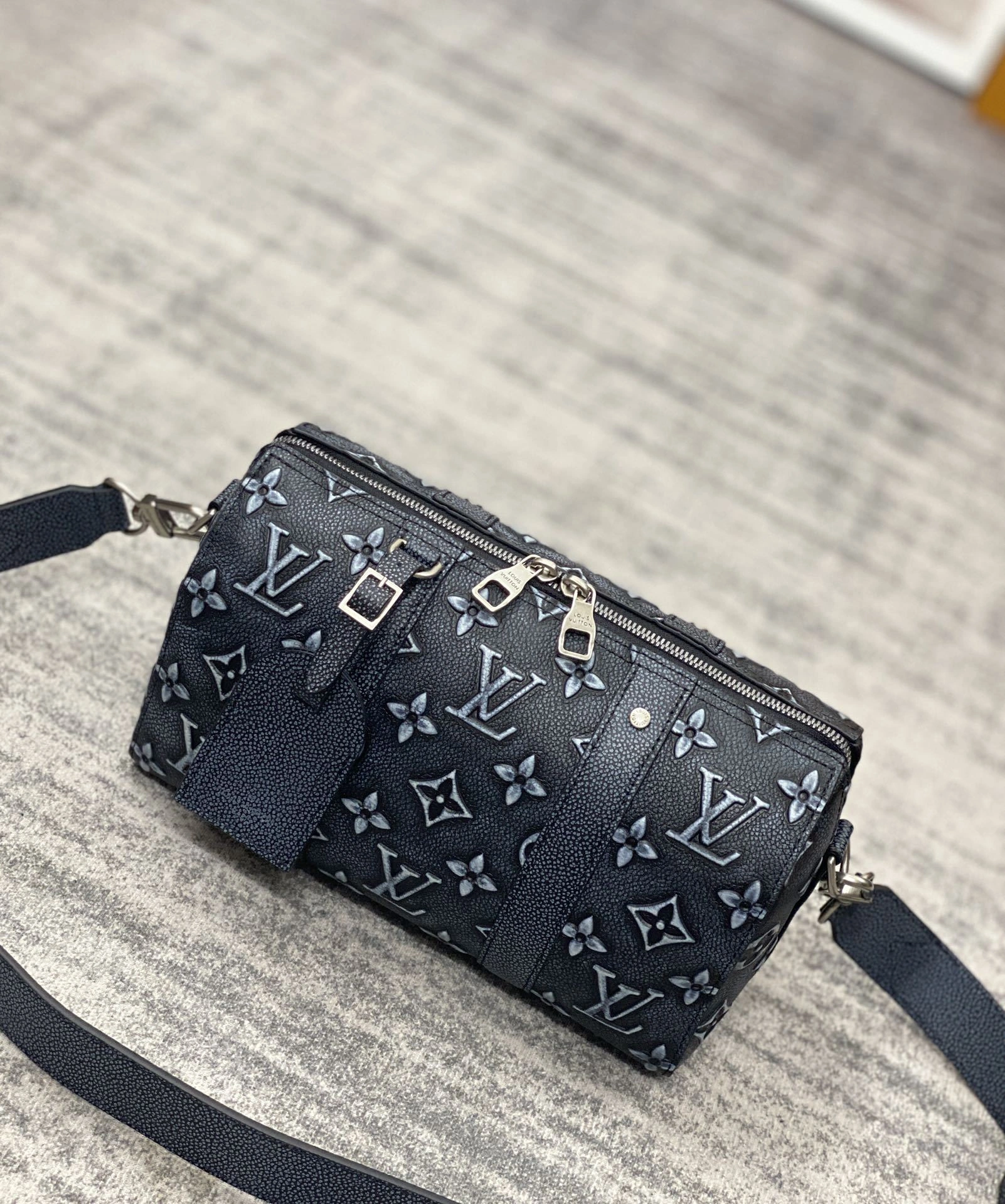 MOMO-- M21448 item：C-B808E3101R