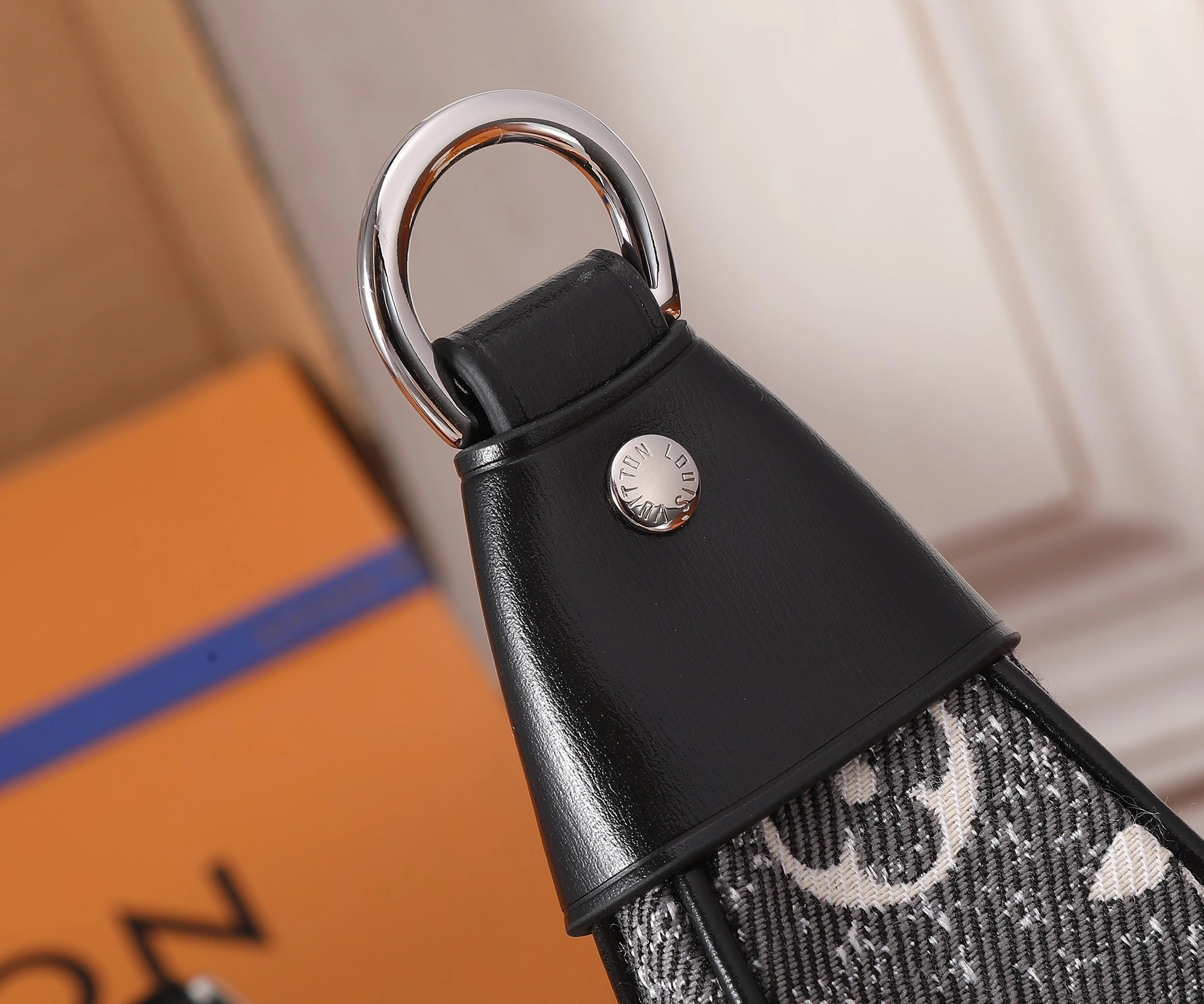 &MOMO-- M21752 item：C-B000F0103R