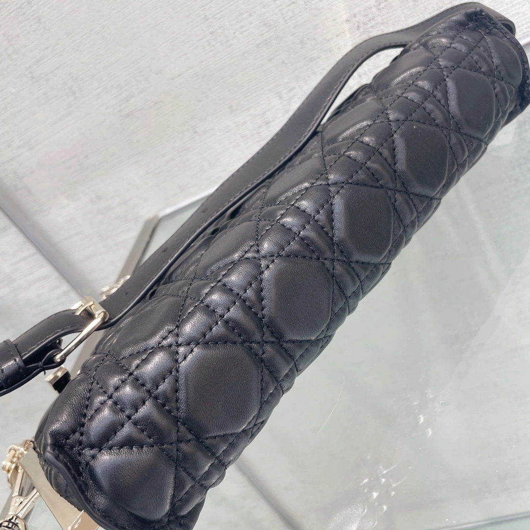 MOMO-- M2252ONGE-M900 item：C-B063E3103R