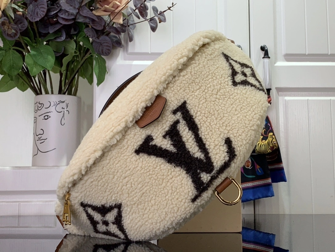MOMO-- M23715 BUMBAG Monogram item:C-B063K2211R