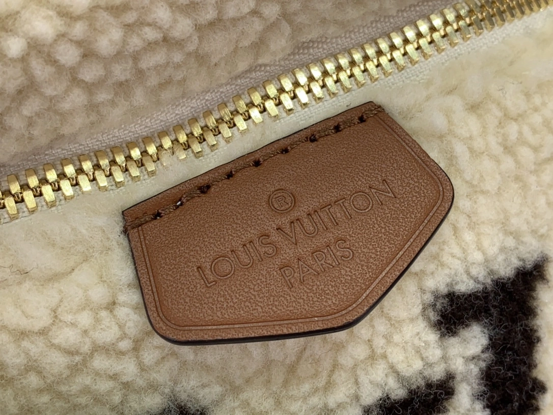 MOMO-- M23715 BUMBAG Monogram item:C-B063K2211R