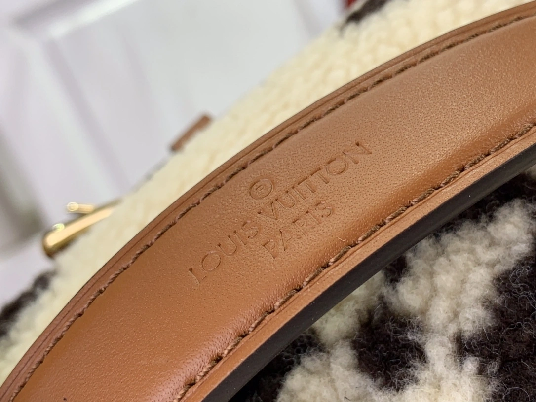 MOMO-- M23715 BUMBAG Monogram item:C-B063K2211R