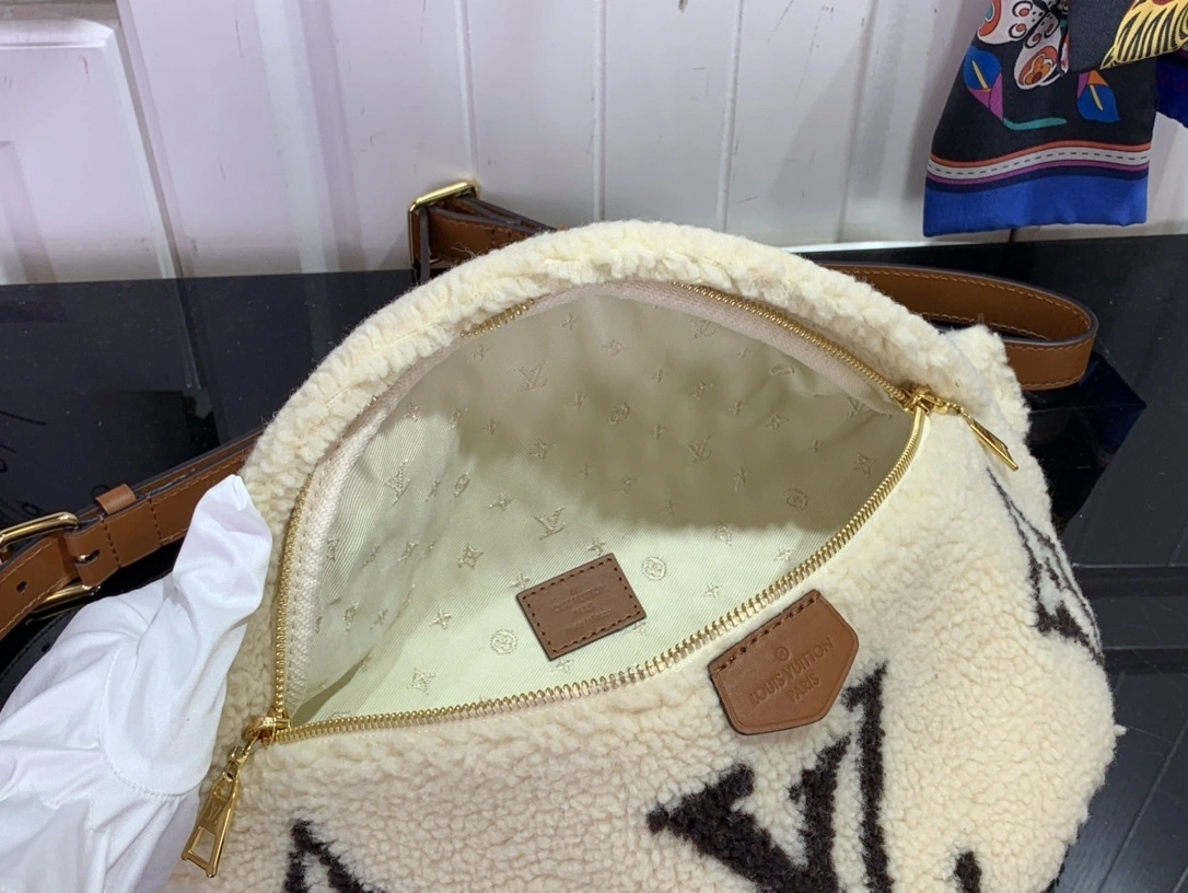 MOMO-- M23715 BUMBAG Monogram item:C-B063K2211R