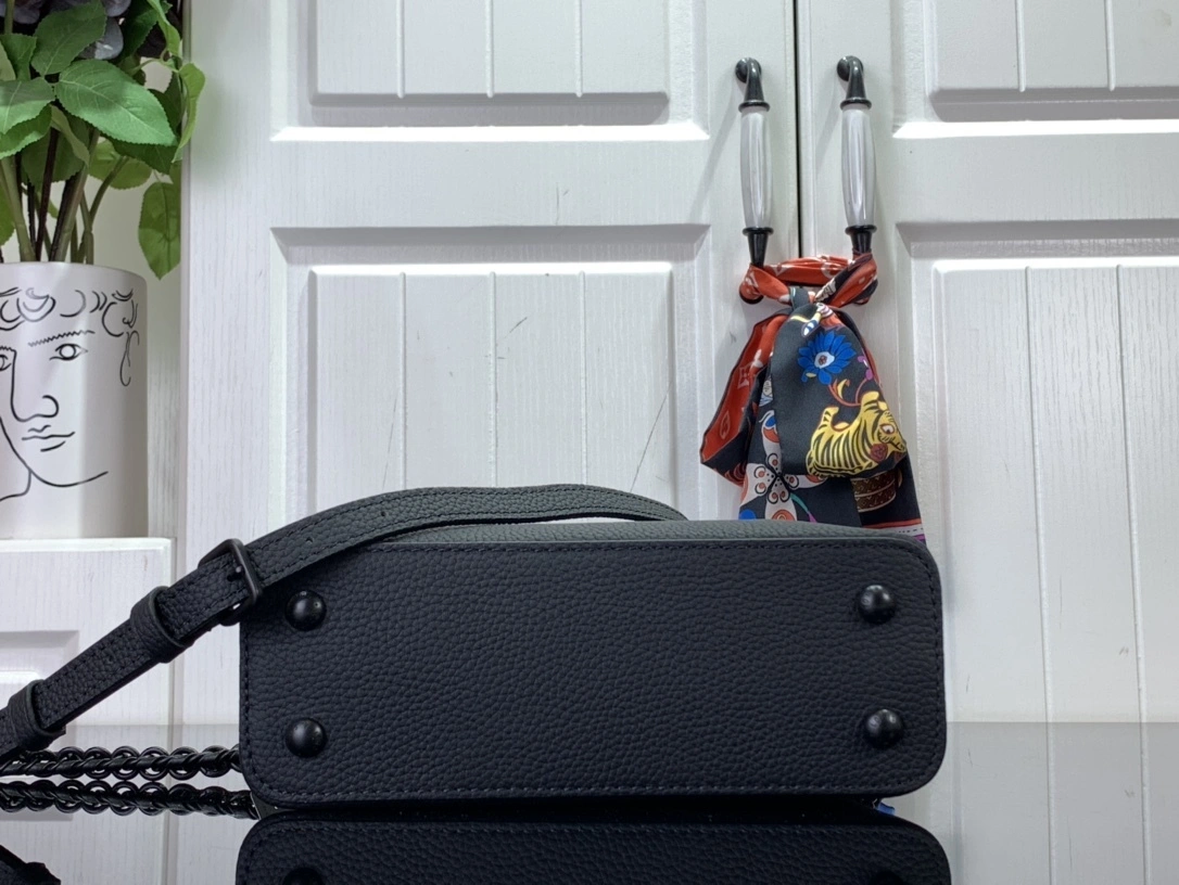 MOMO-- M23955 item:D-B174A0489S