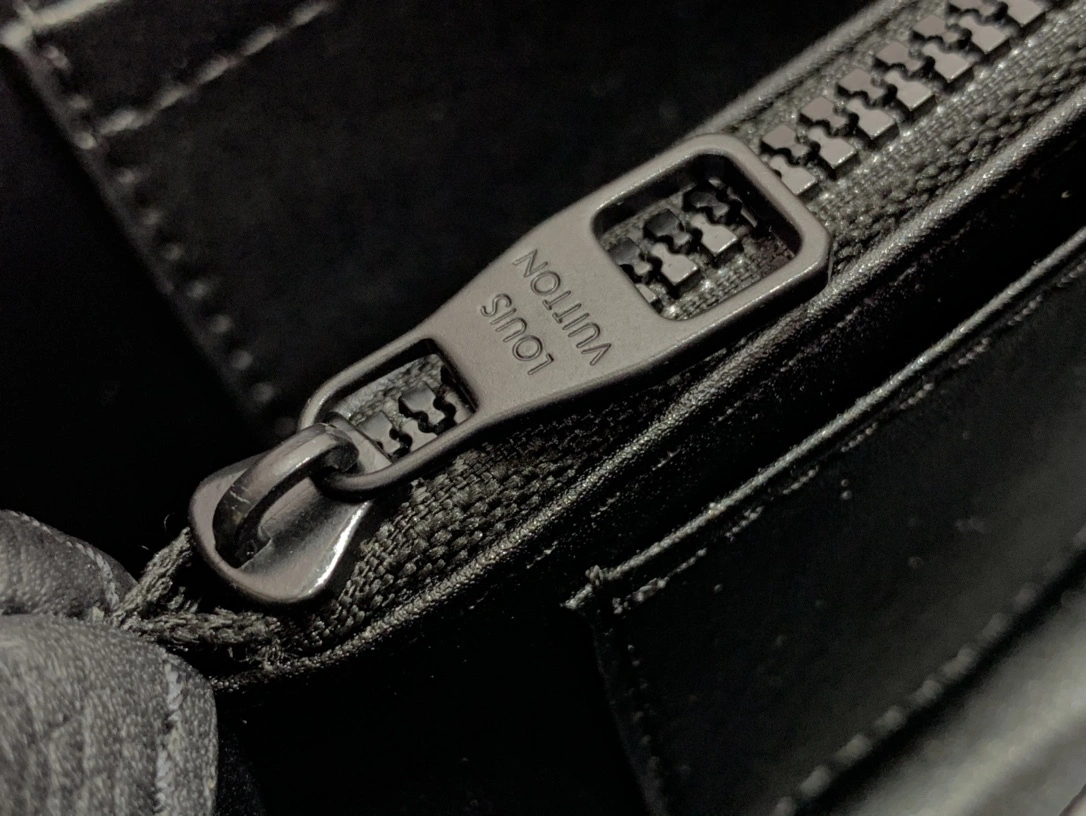 MOMO-- M23955 item:D-B174A0489S