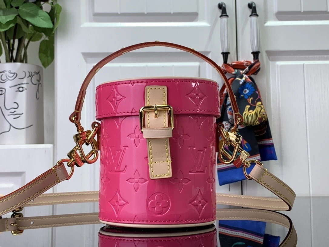 MOMO-- M24102 item:D-B063B1704R