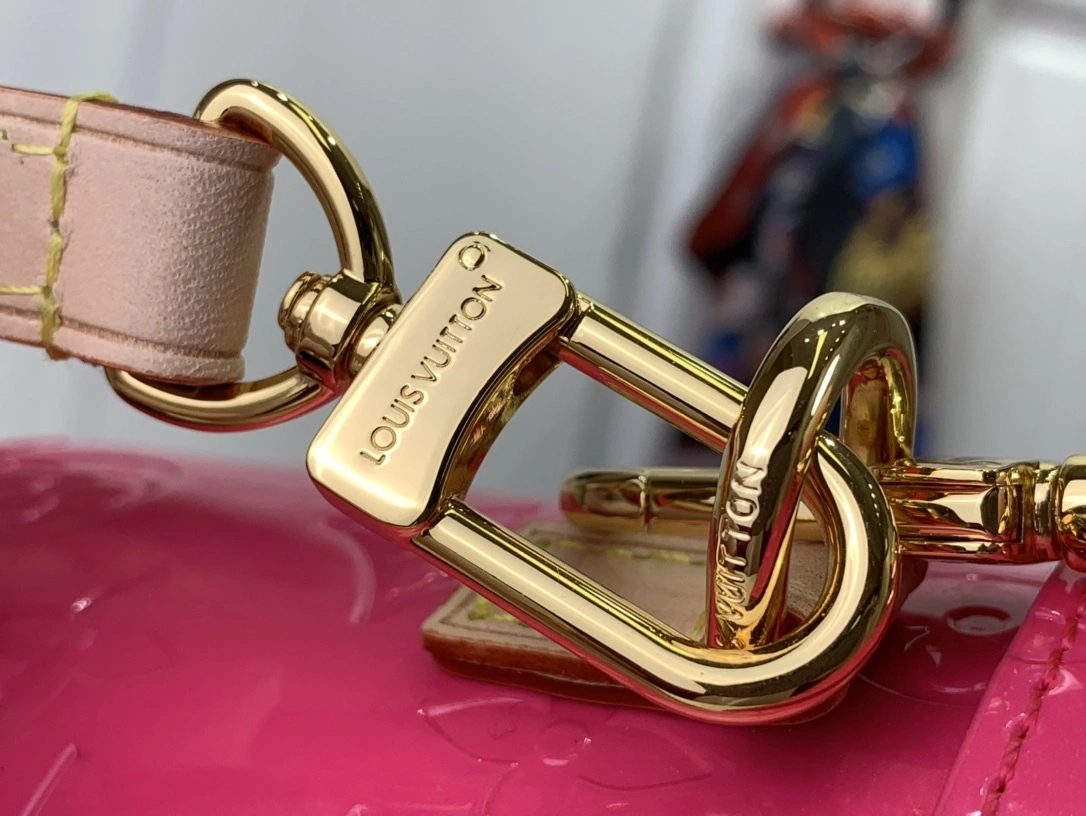 MOMO-- M24102 item:D-B063B1704R