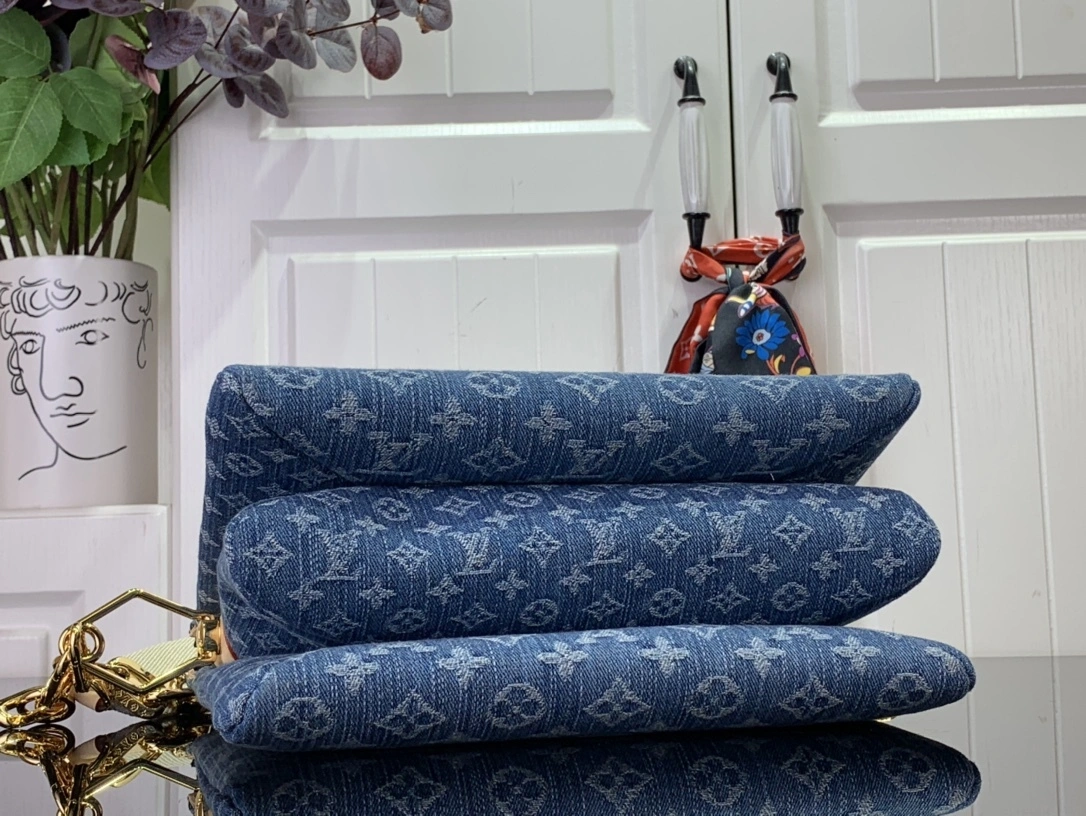 MOMO-- M24564 item:D-B174A1517