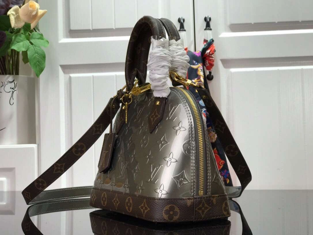 MOMO-- M44389 item:174B65D0728