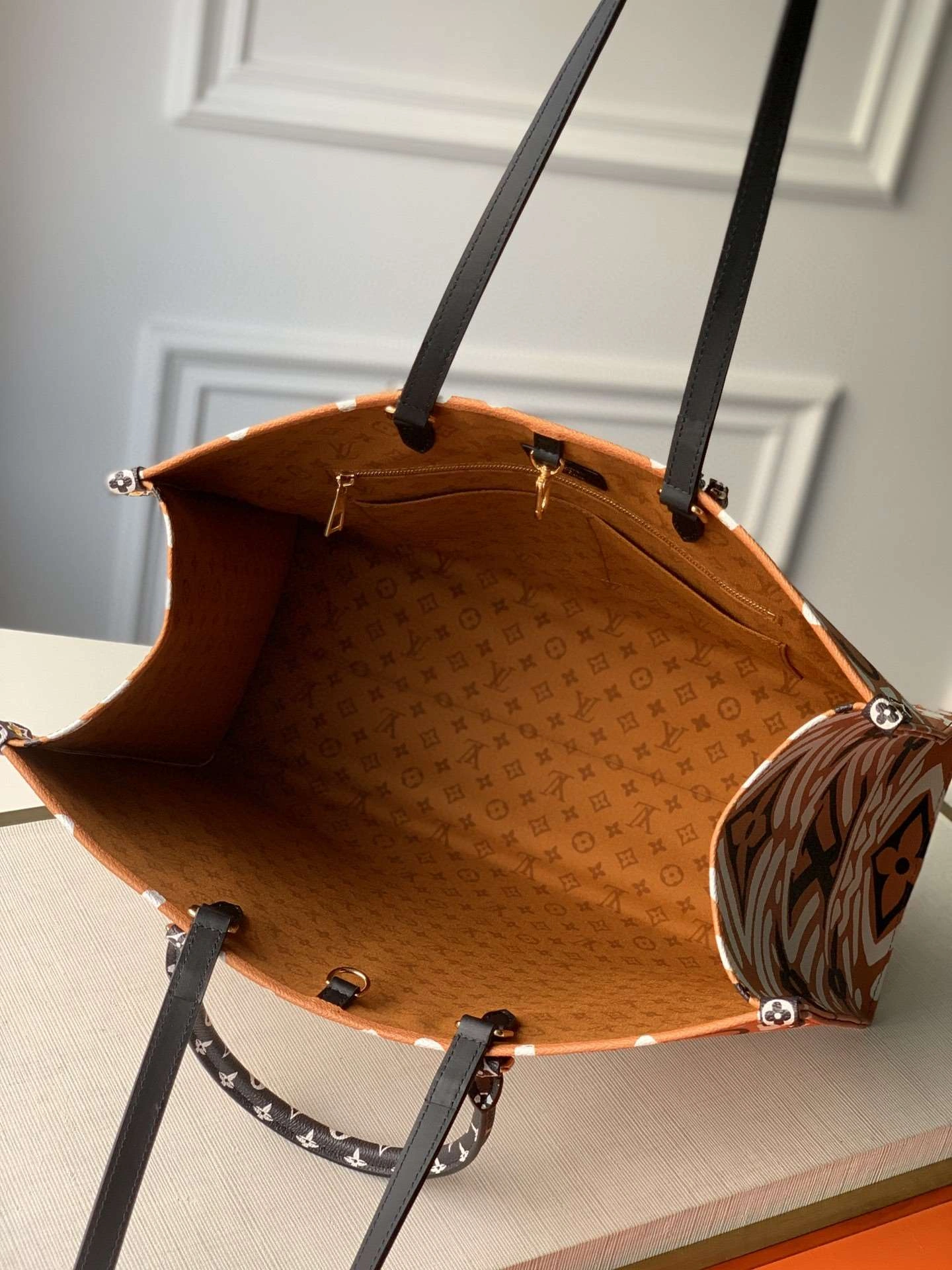 *MOMO-- M45359 cowhide item : A-B118G2964