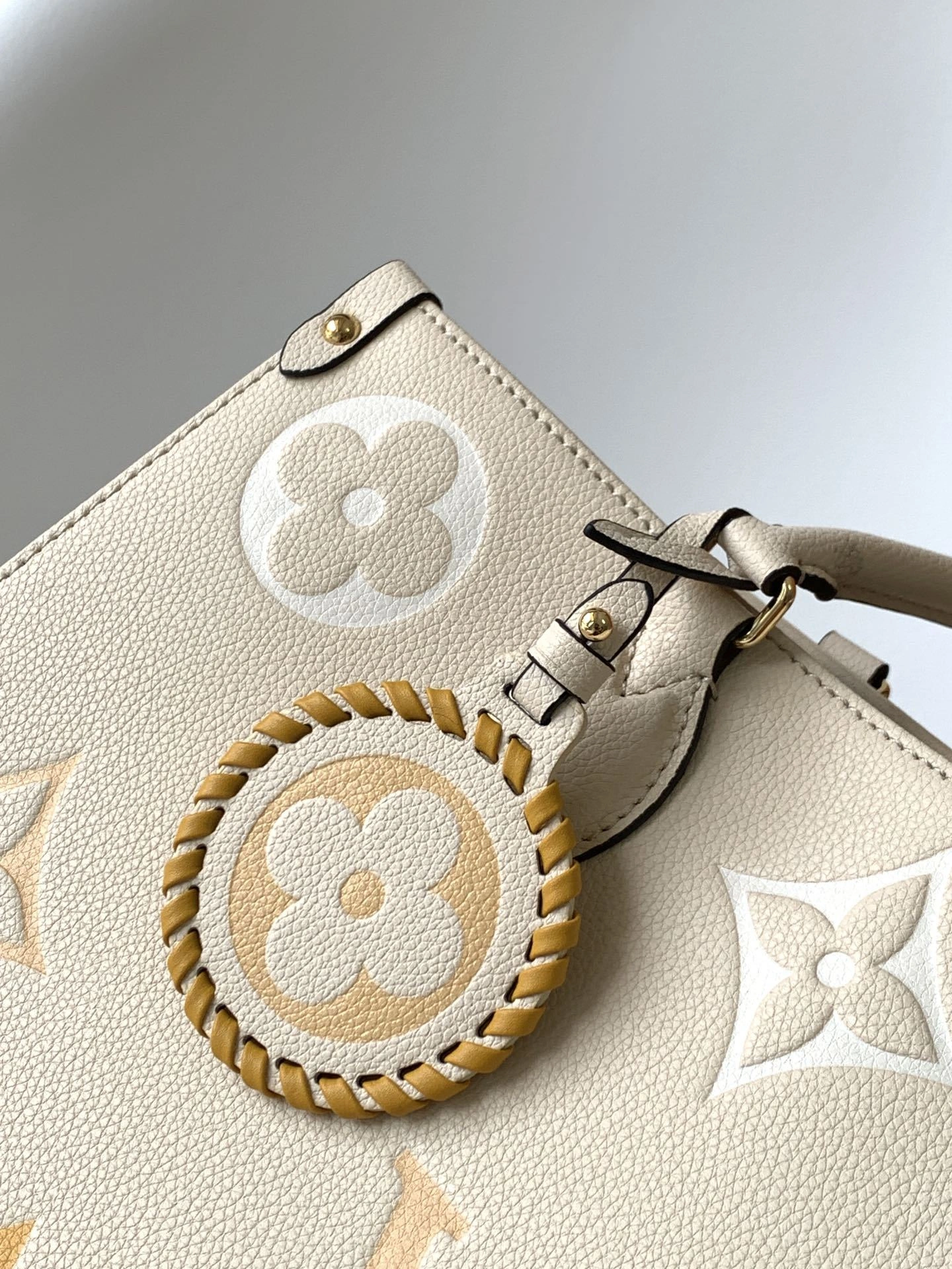 MOMO-- M45717 item：C-B000F0201R