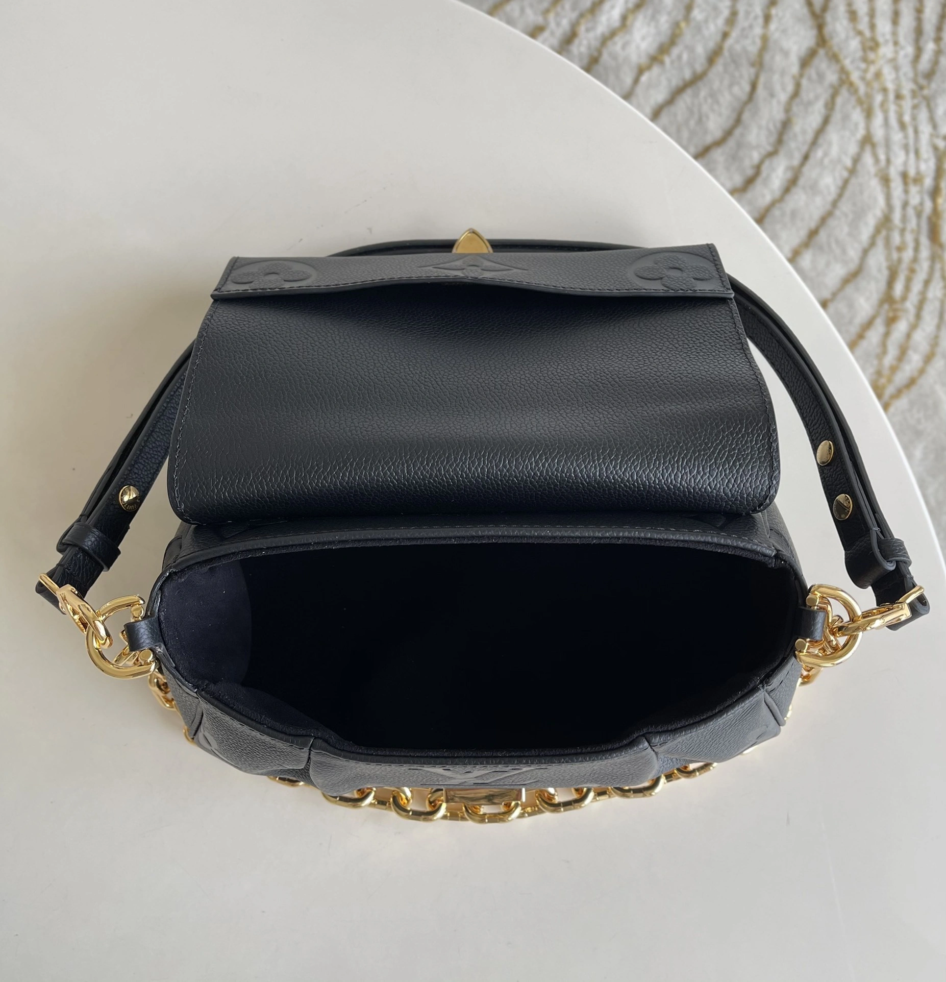 MOMO-- M45813 item：C-B063H1703R