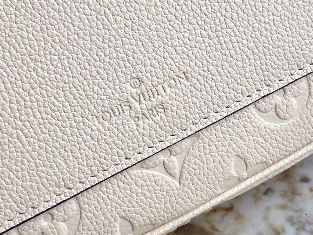 MOMO-- M46201 item：C-B788F0904R