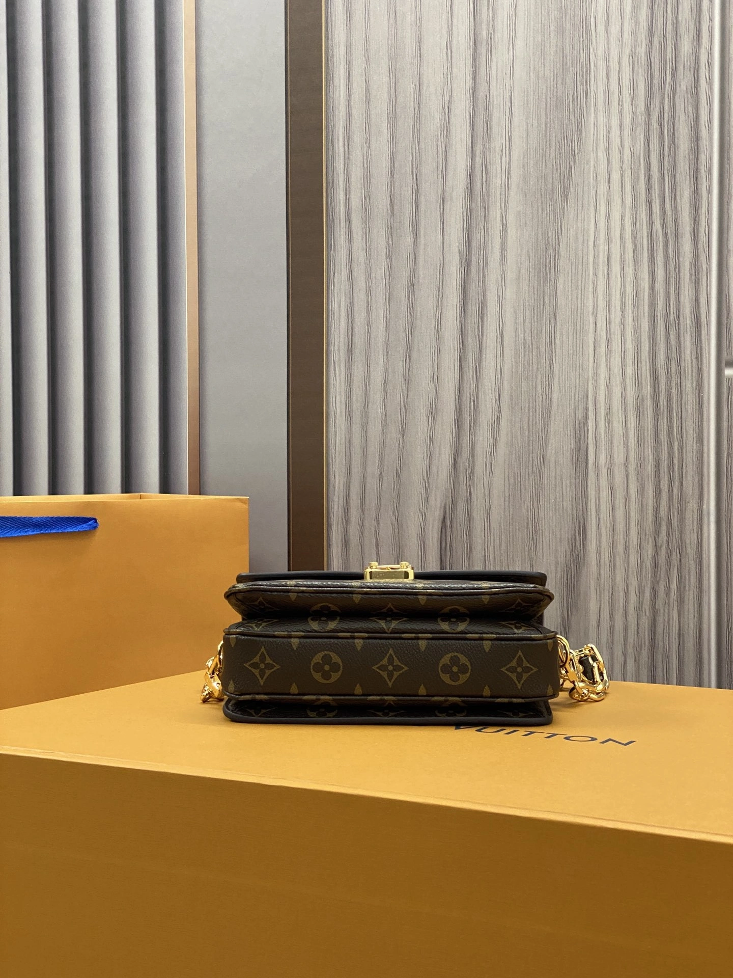 MOMO-- M46279 high quality version item：C-B808G3105R