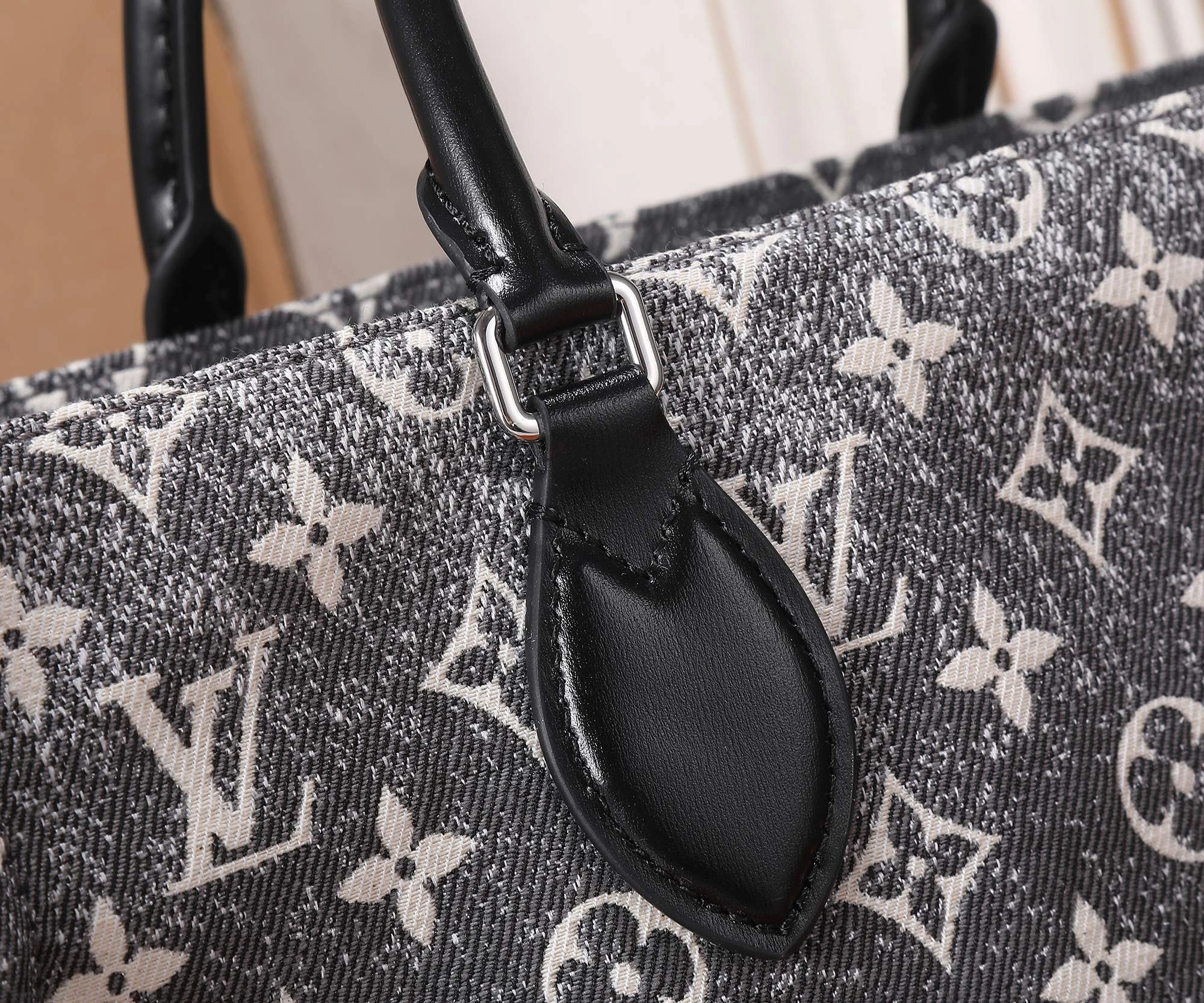 MOMO-- M46448 item：C-B000F0102R