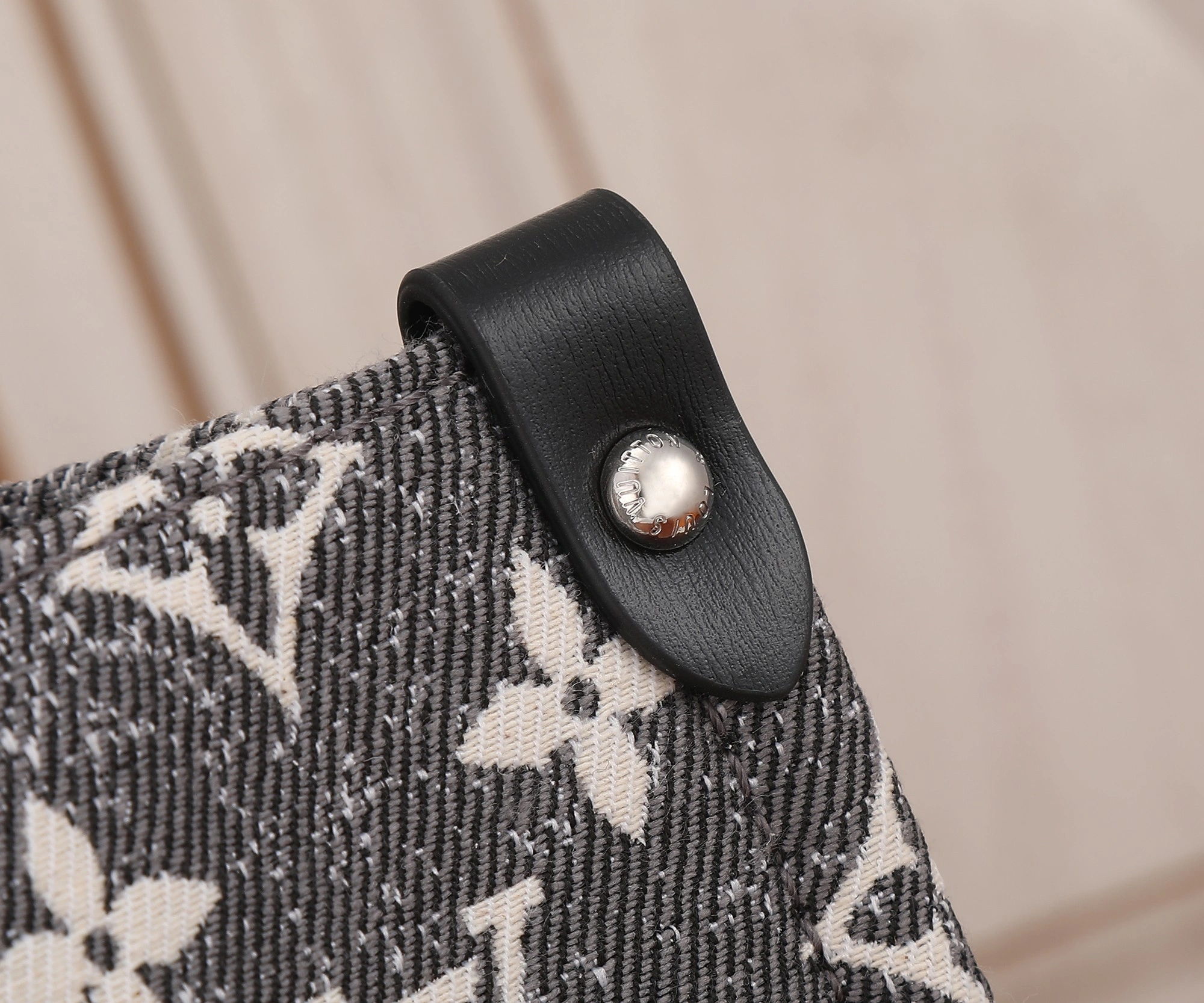MOMO-- M46448 item：C-B000F0102R