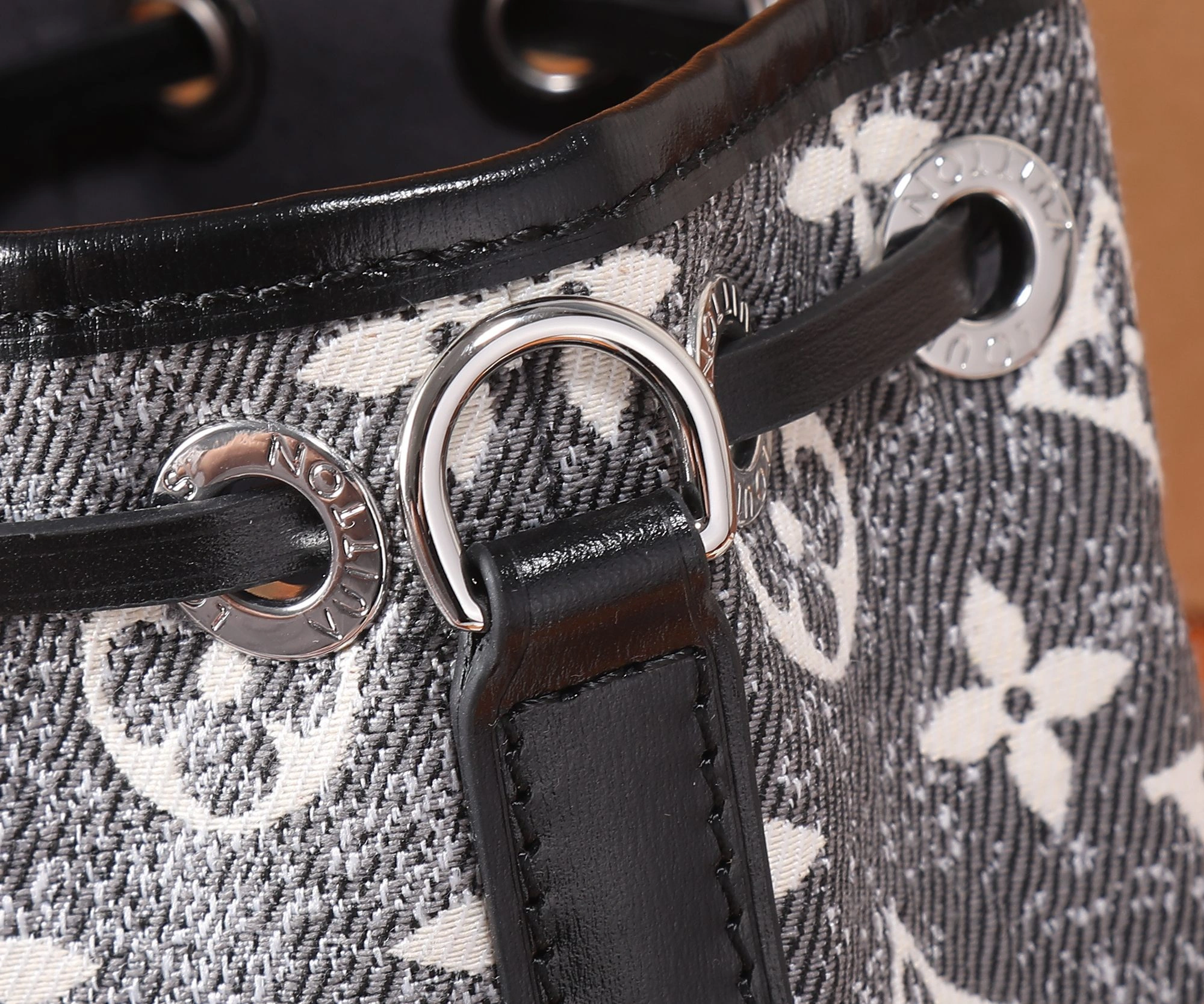 MOMO-- M46449 item：C-B000F0104R