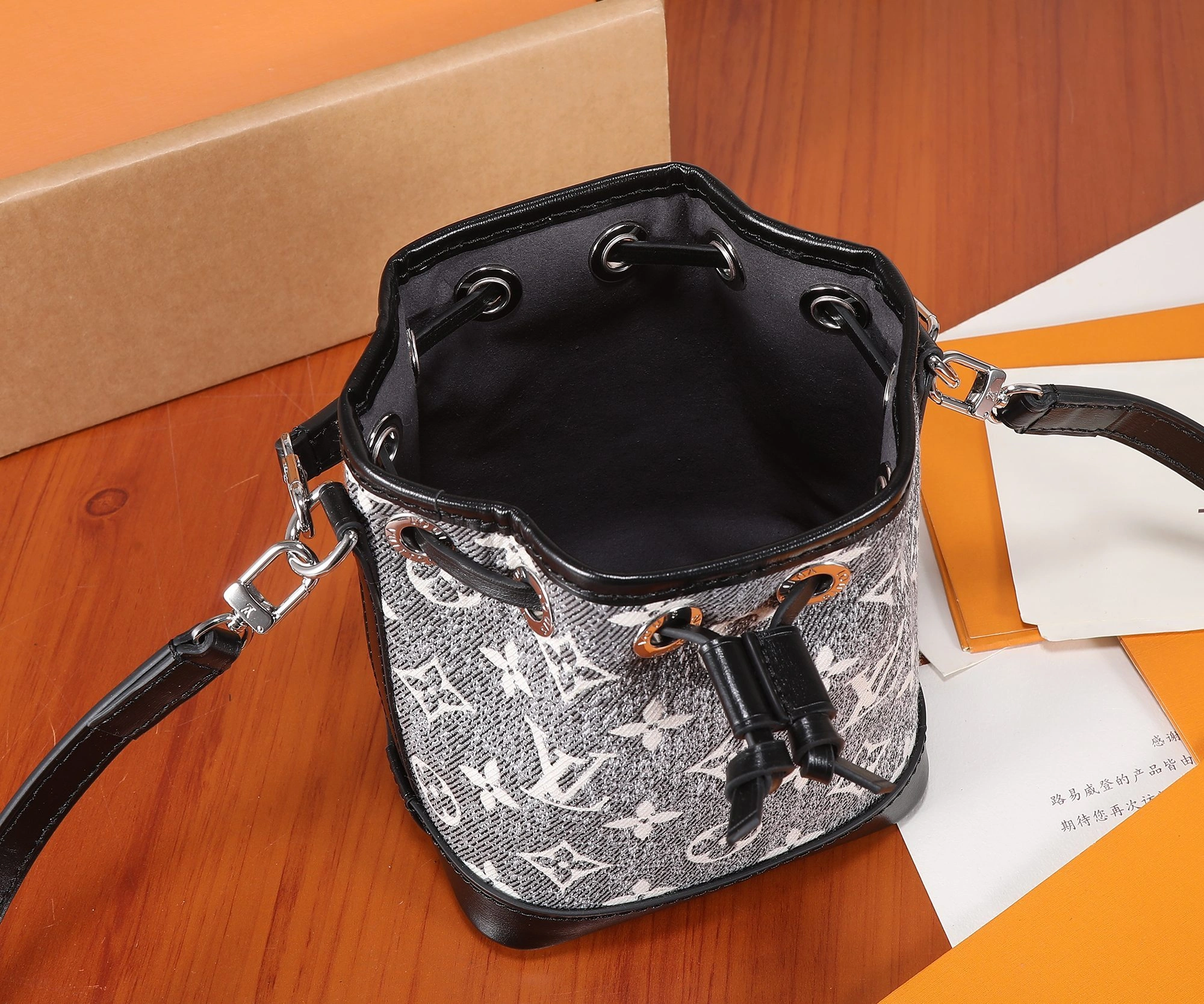 MOMO-- M46449 item：C-B000F0104R