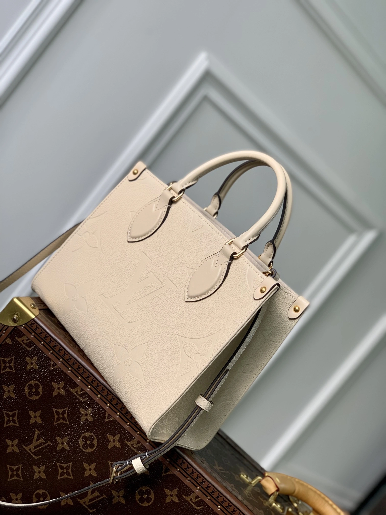 MOMO-- M46569 item：C-B063F0977R