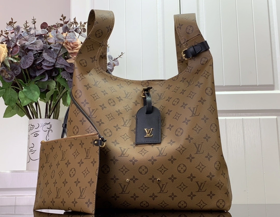MOMO-- M46821 Atlantis Monogram item:C-B063K2204R