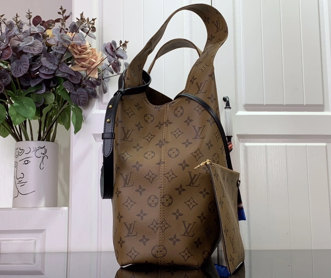 MOMO-- M46821 Atlantis Monogram item:C-B063K2204R