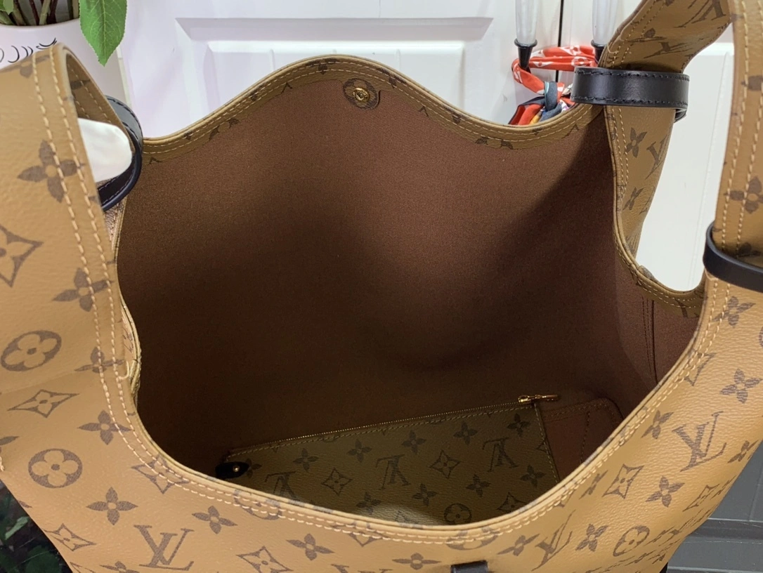 MOMO-- M46821 Atlantis Monogram item:C-B063K2204R