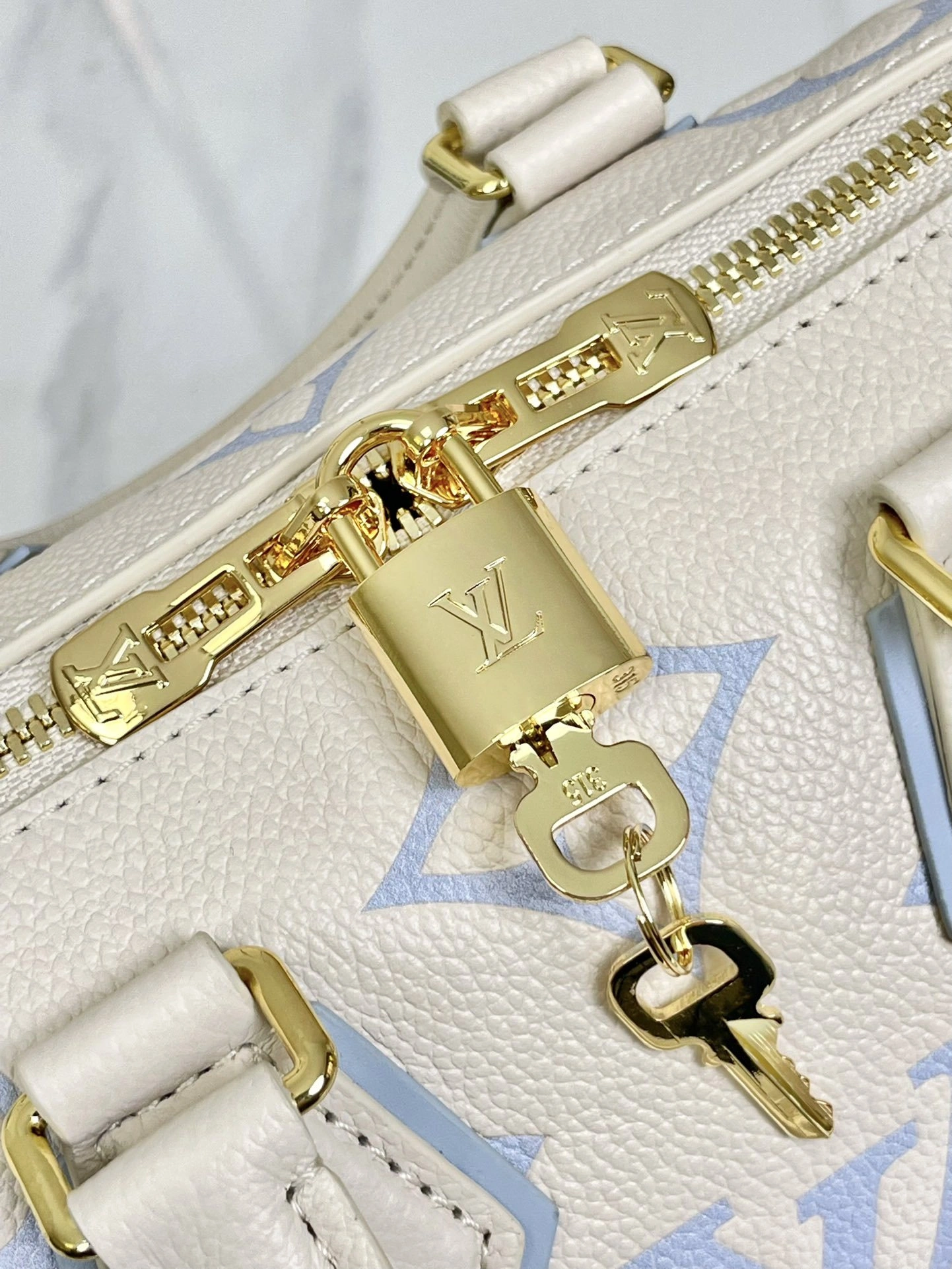 &MOMO-- M46883 item:D-B000A1559