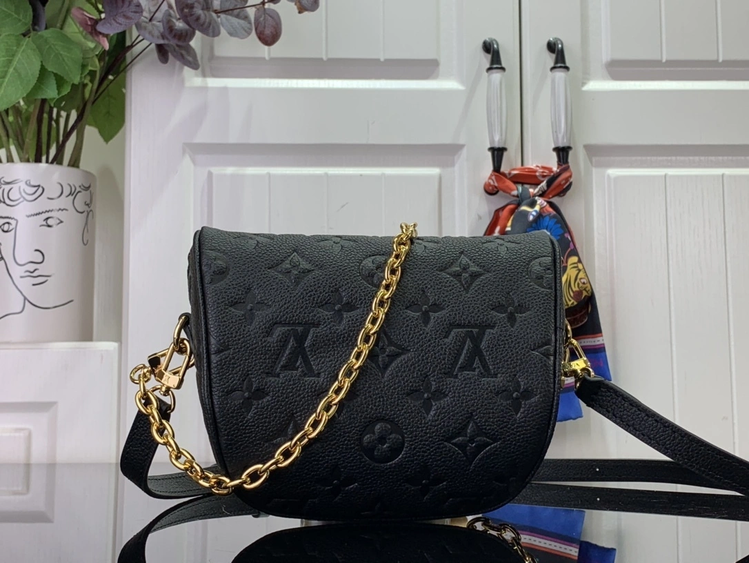 MOMO-- M46917 item:D-B174D1536