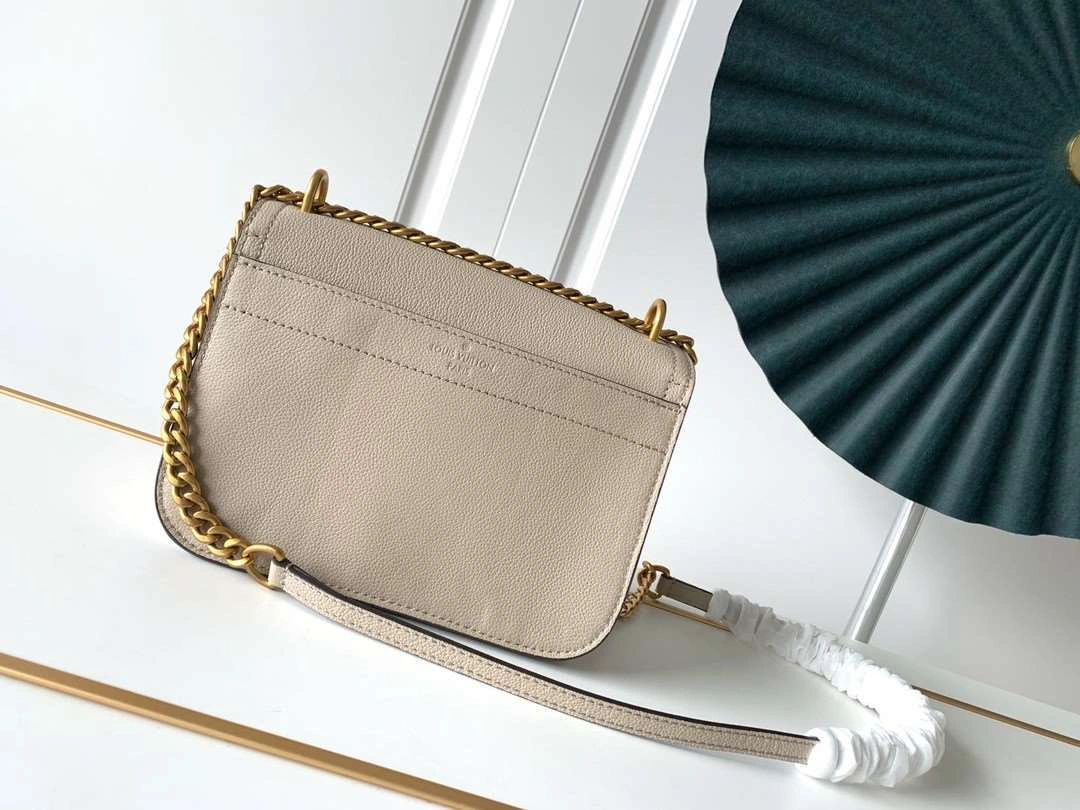 *MOMO-- M57072 cowhide item : A-B00G3021