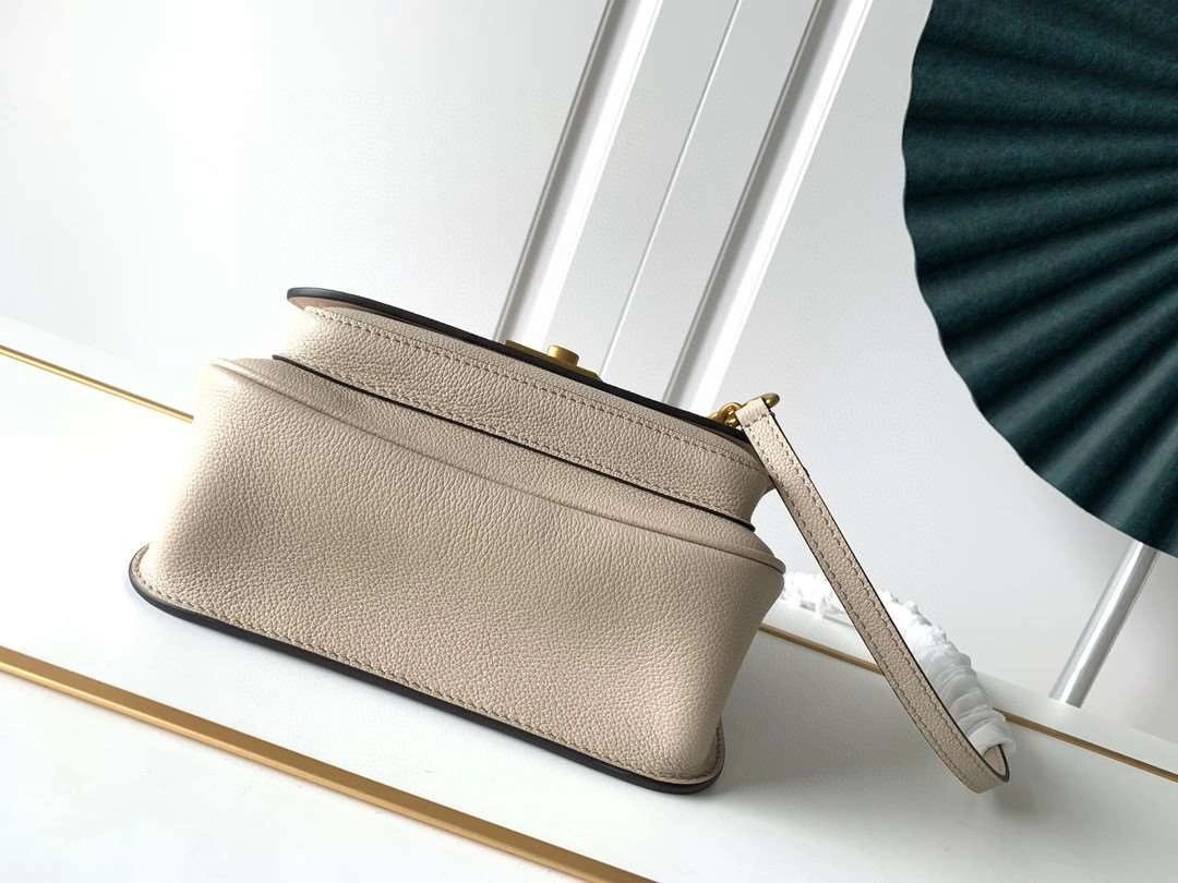 *MOMO-- M57072 cowhide item : A-B00G3021