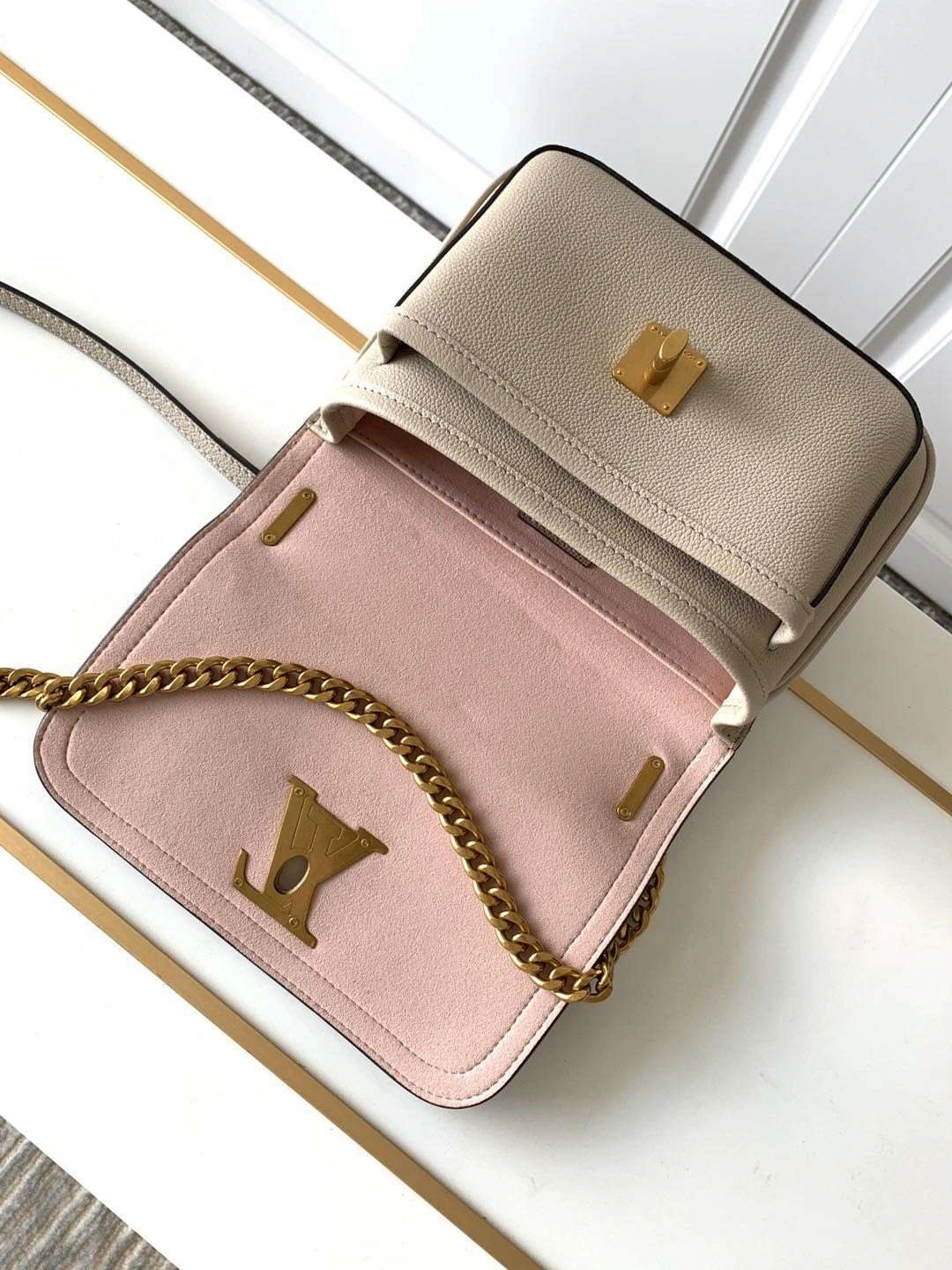 *MOMO-- M57072 cowhide item : A-B00G3021