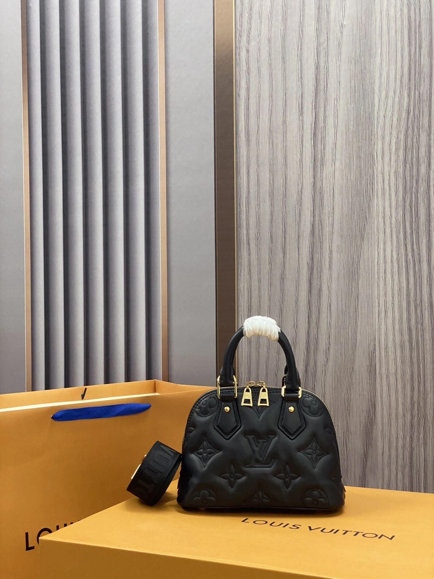 MOMO-- M59793 item：C-B808E3117R