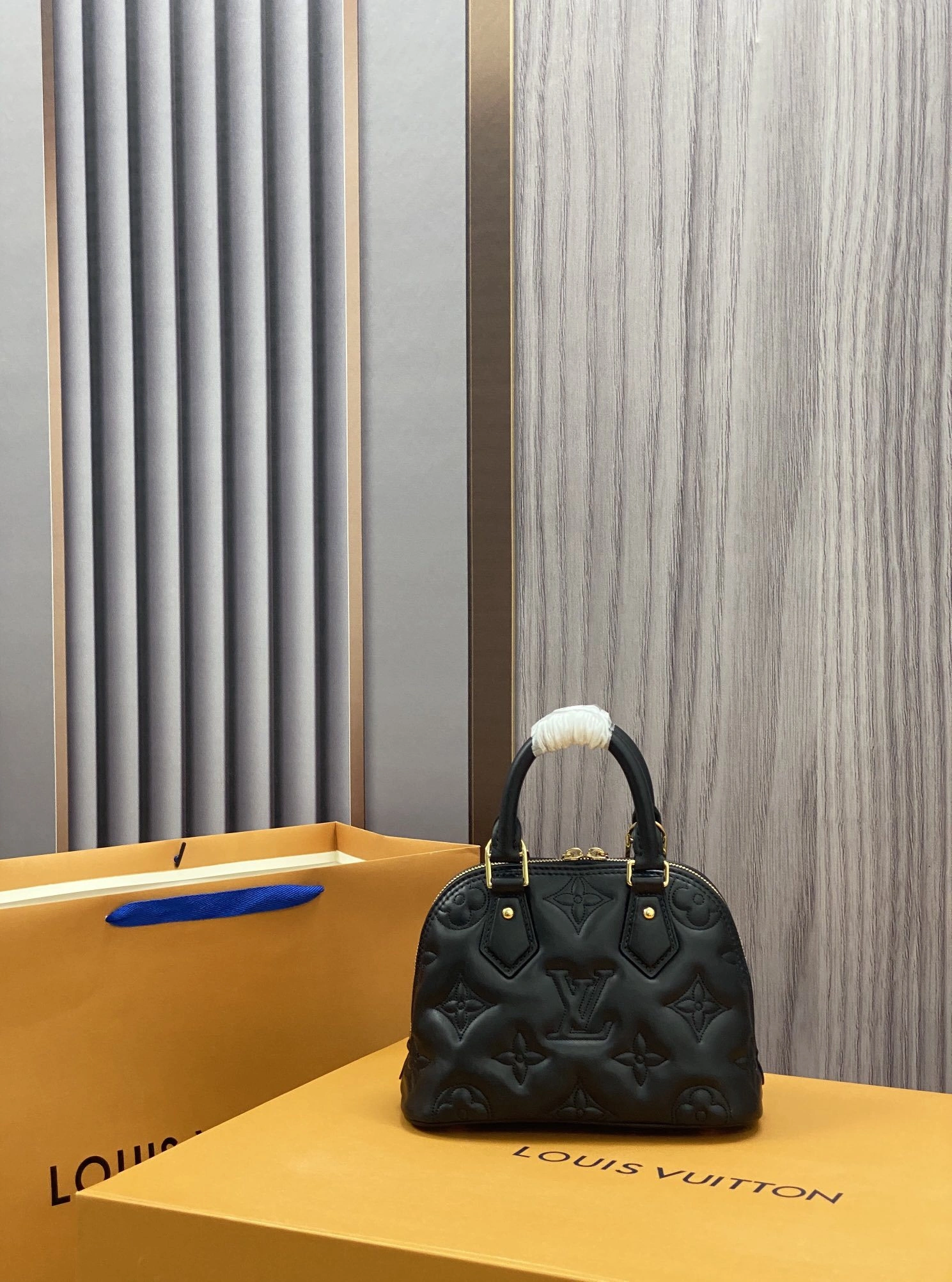 MOMO-- M59793 item：C-B808E3117R