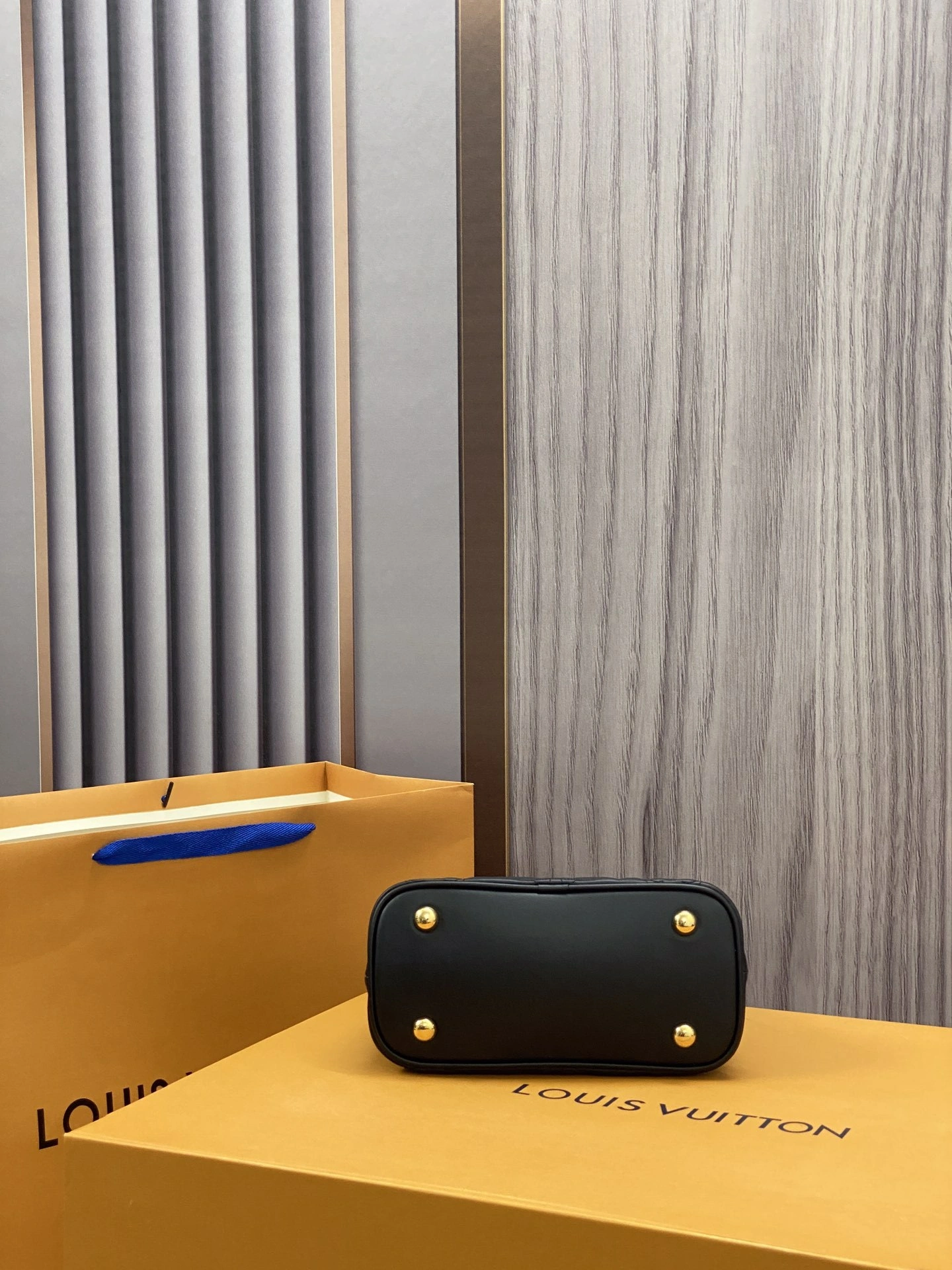 MOMO-- M59793 item：C-B808E3117R